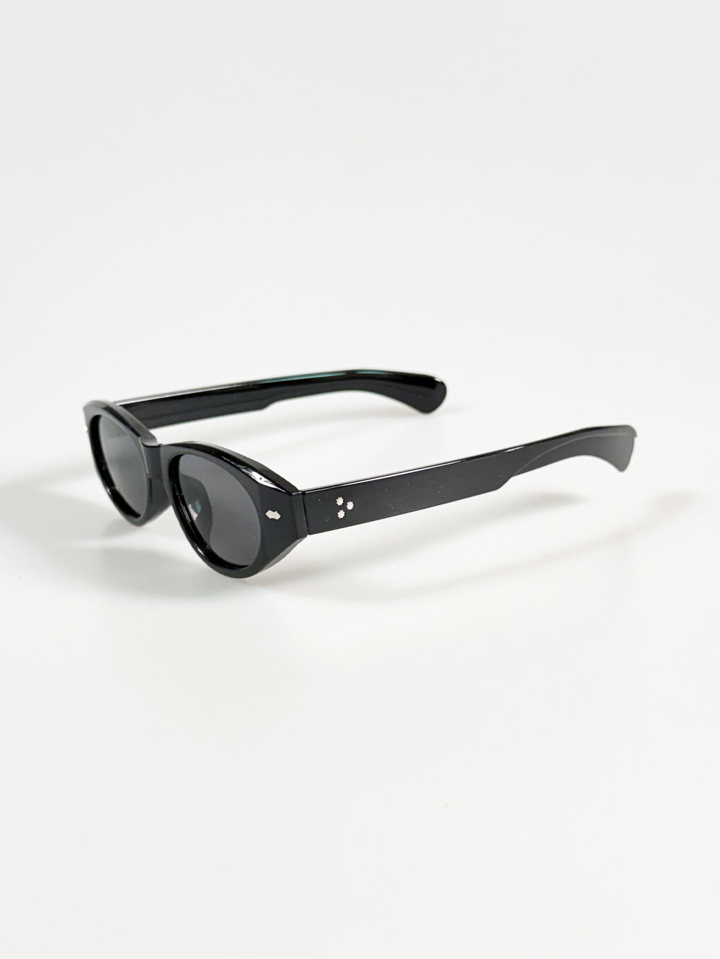 Black Bold Oval Frame Sunglasses