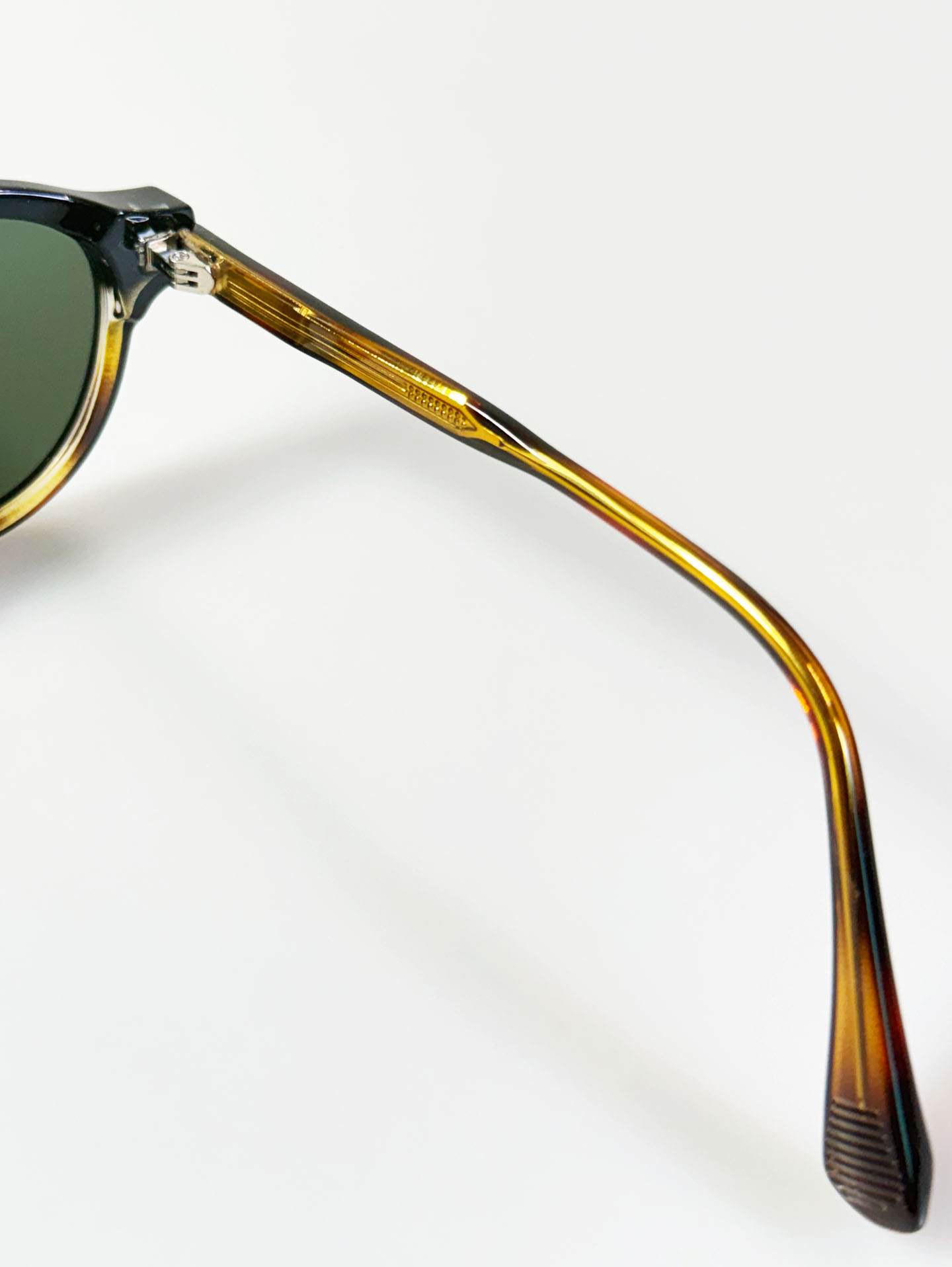 Classic Round Two-Tone Tortoiseshell Frame Sunglasses
