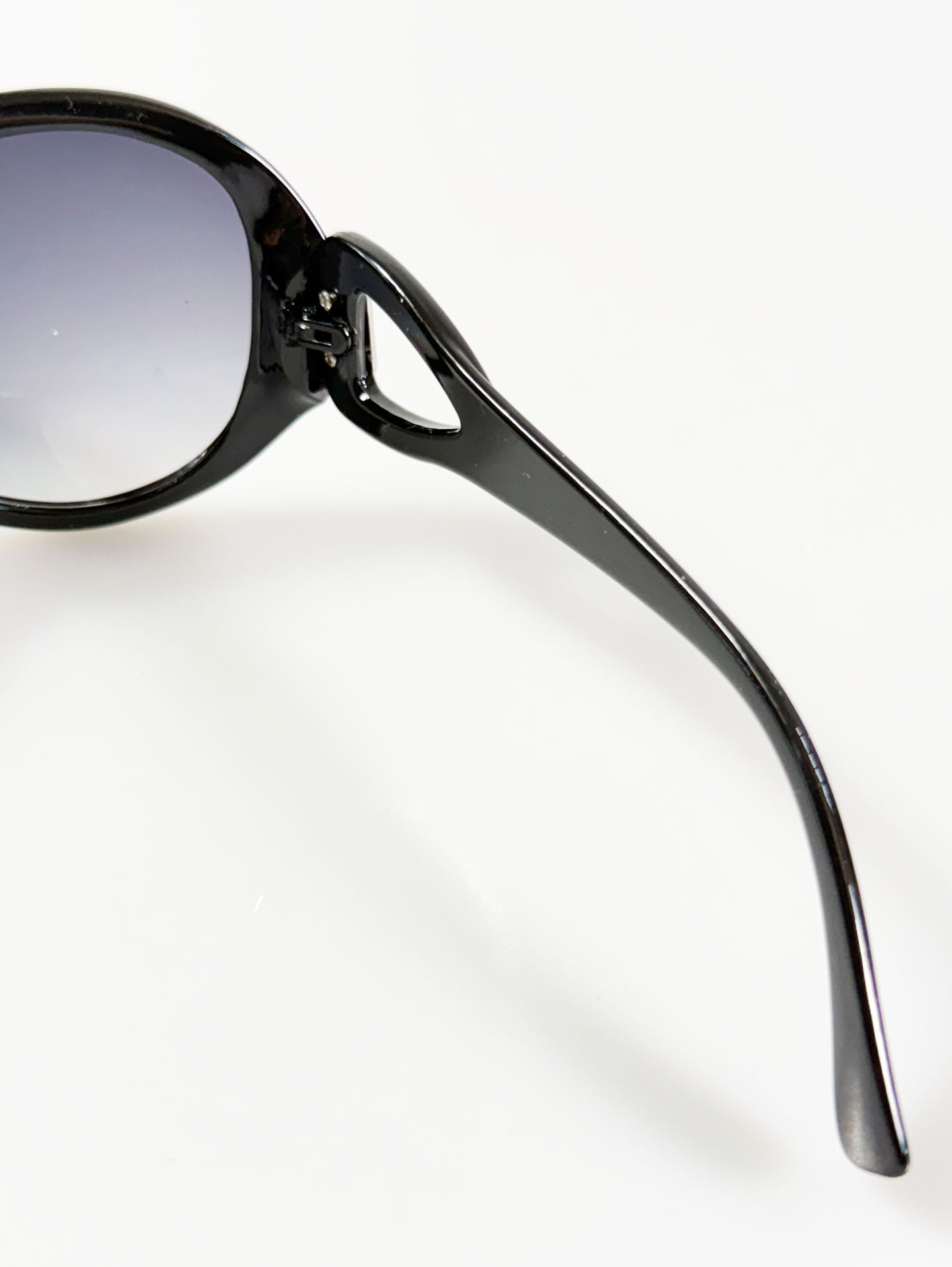 Black Oversized Bold Oval Sunglasses