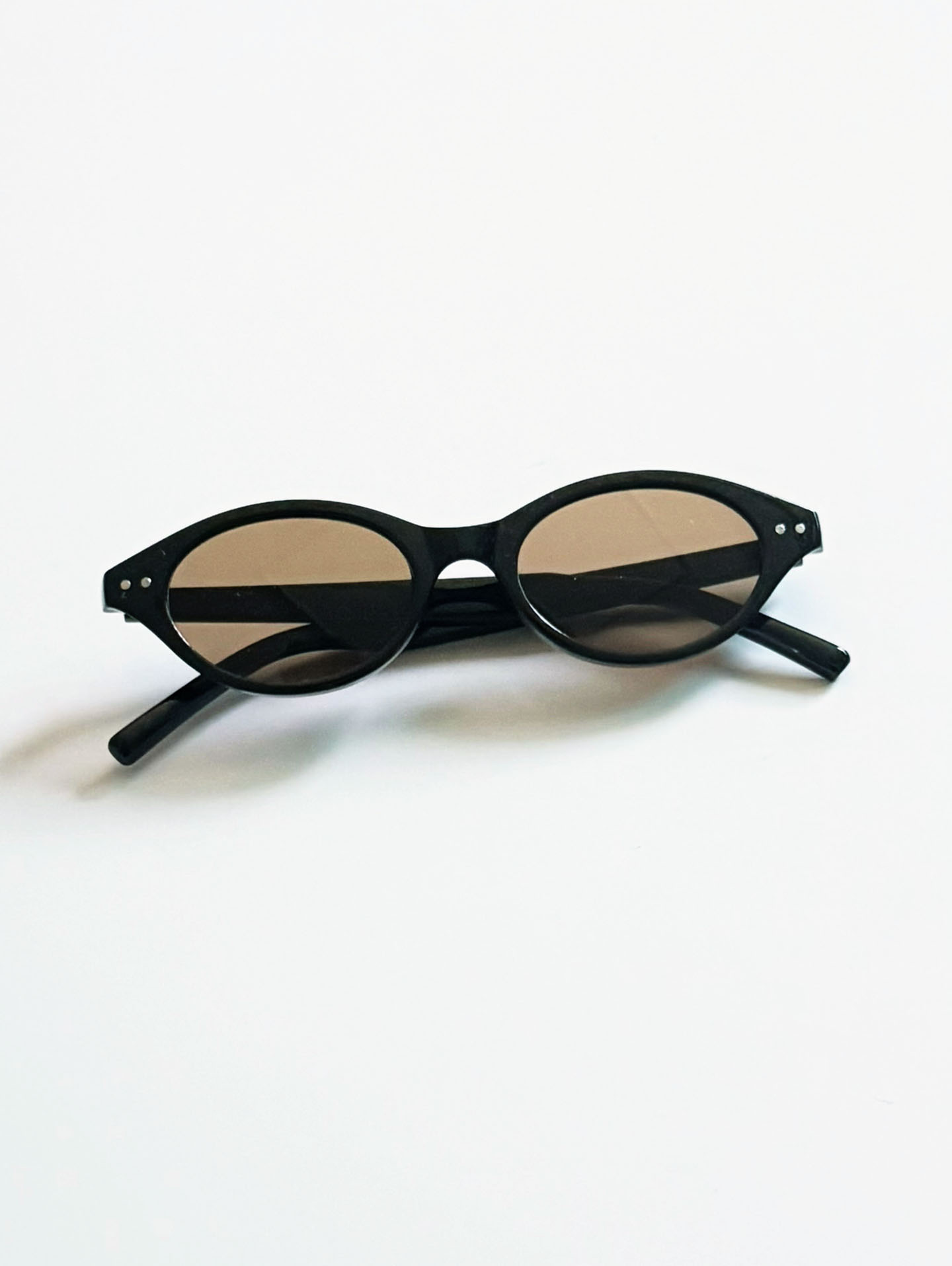 Black Bold Oval Frame Tint Sunglasses