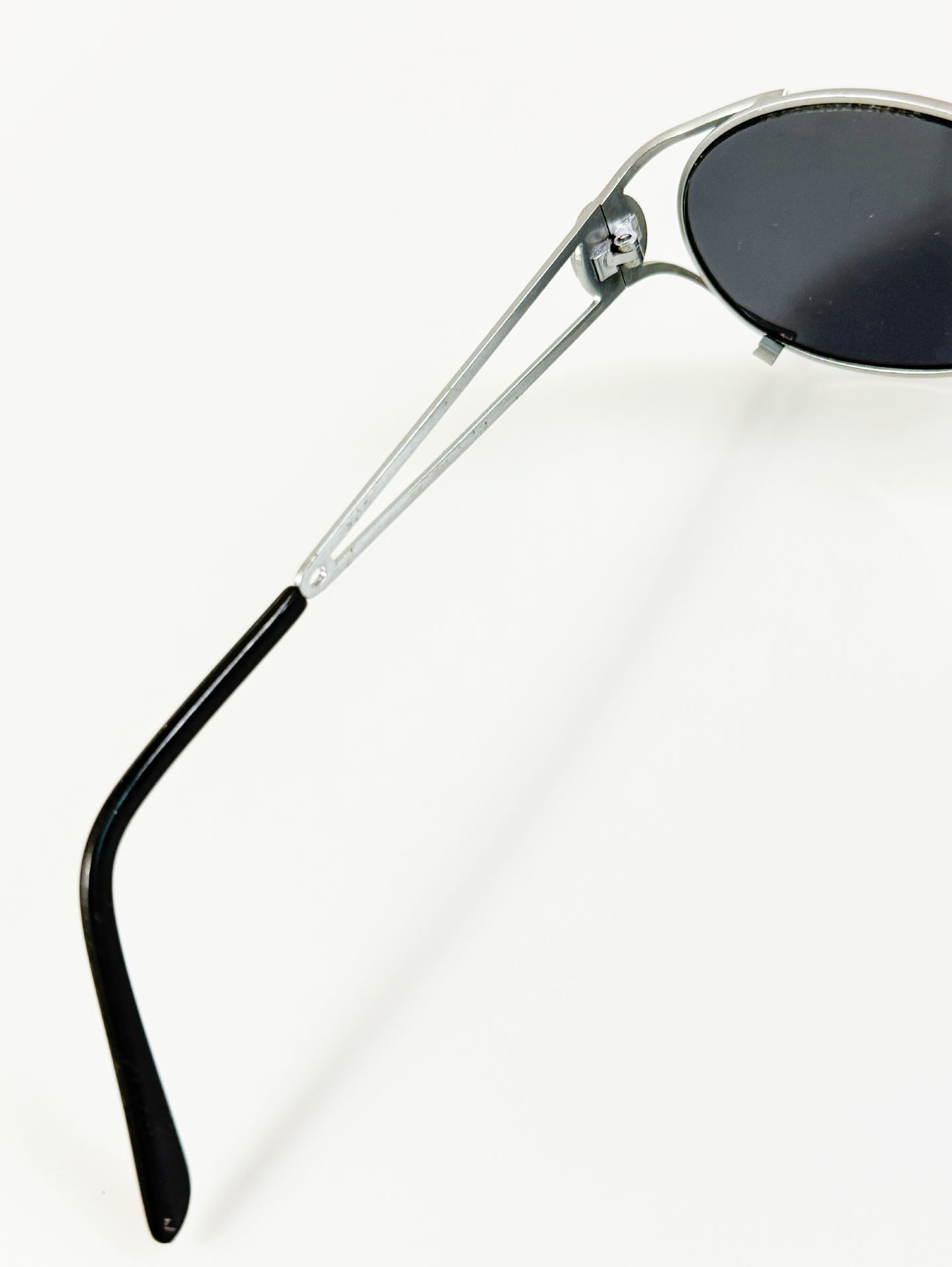 90’s Silver Slim Oval Metal Frame Sunglasses