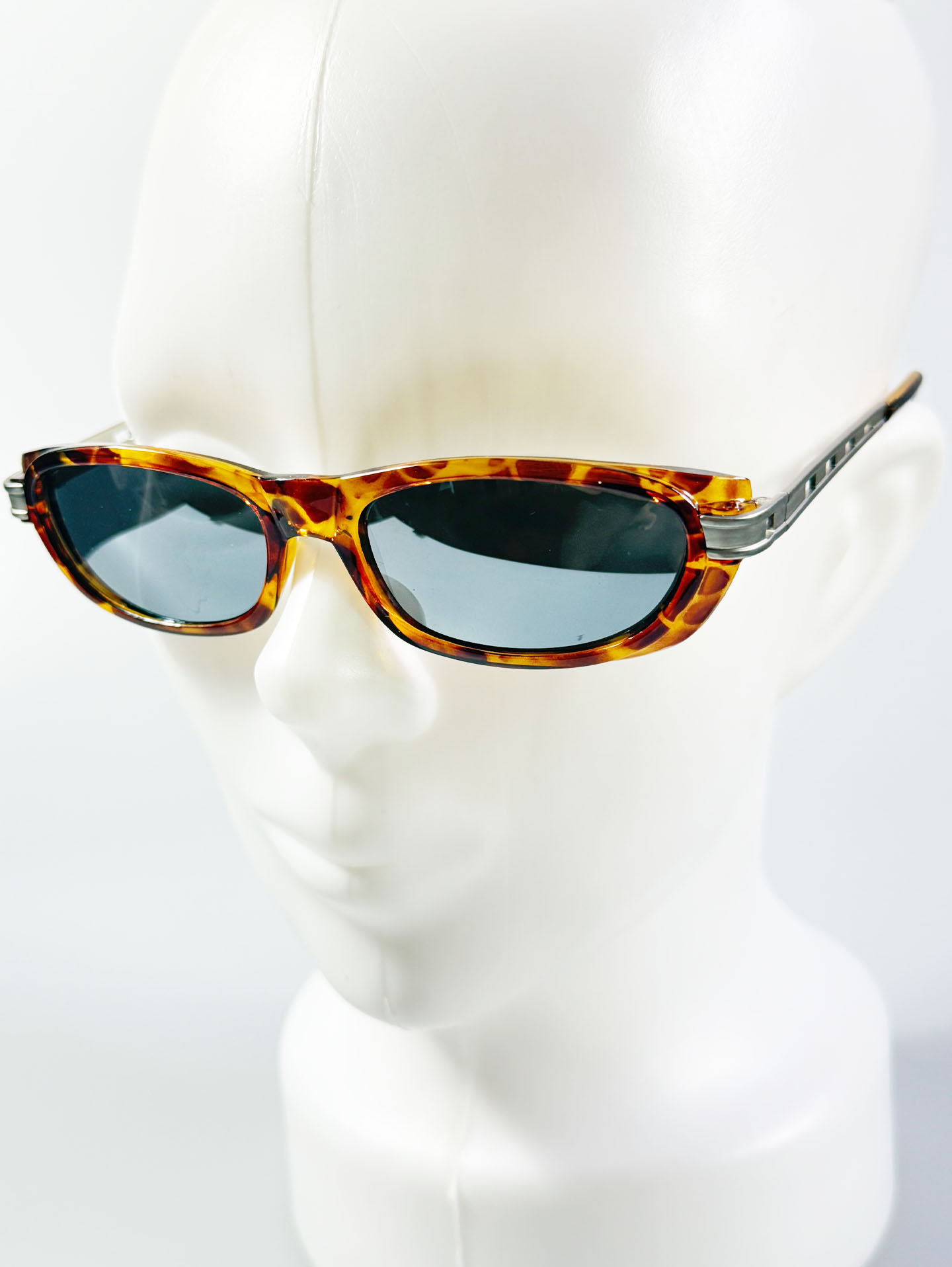 90's Tortoiseshell Bold Oval Frame Sunglasses
