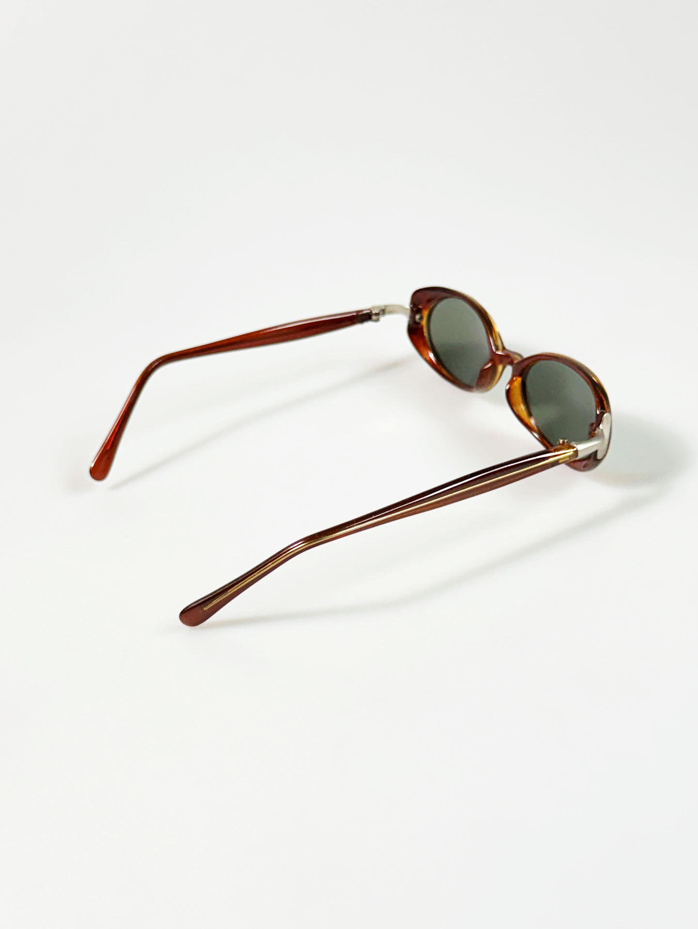 Amber Brown Oval Frame Sunglasses