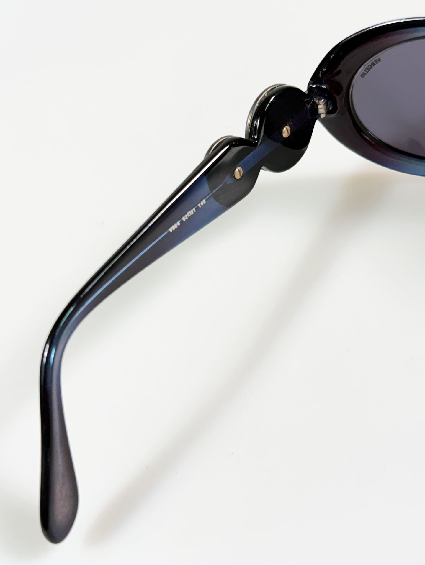 90's VERGELIO Black & Deep Blue Two-Tone Oval Sunglasses