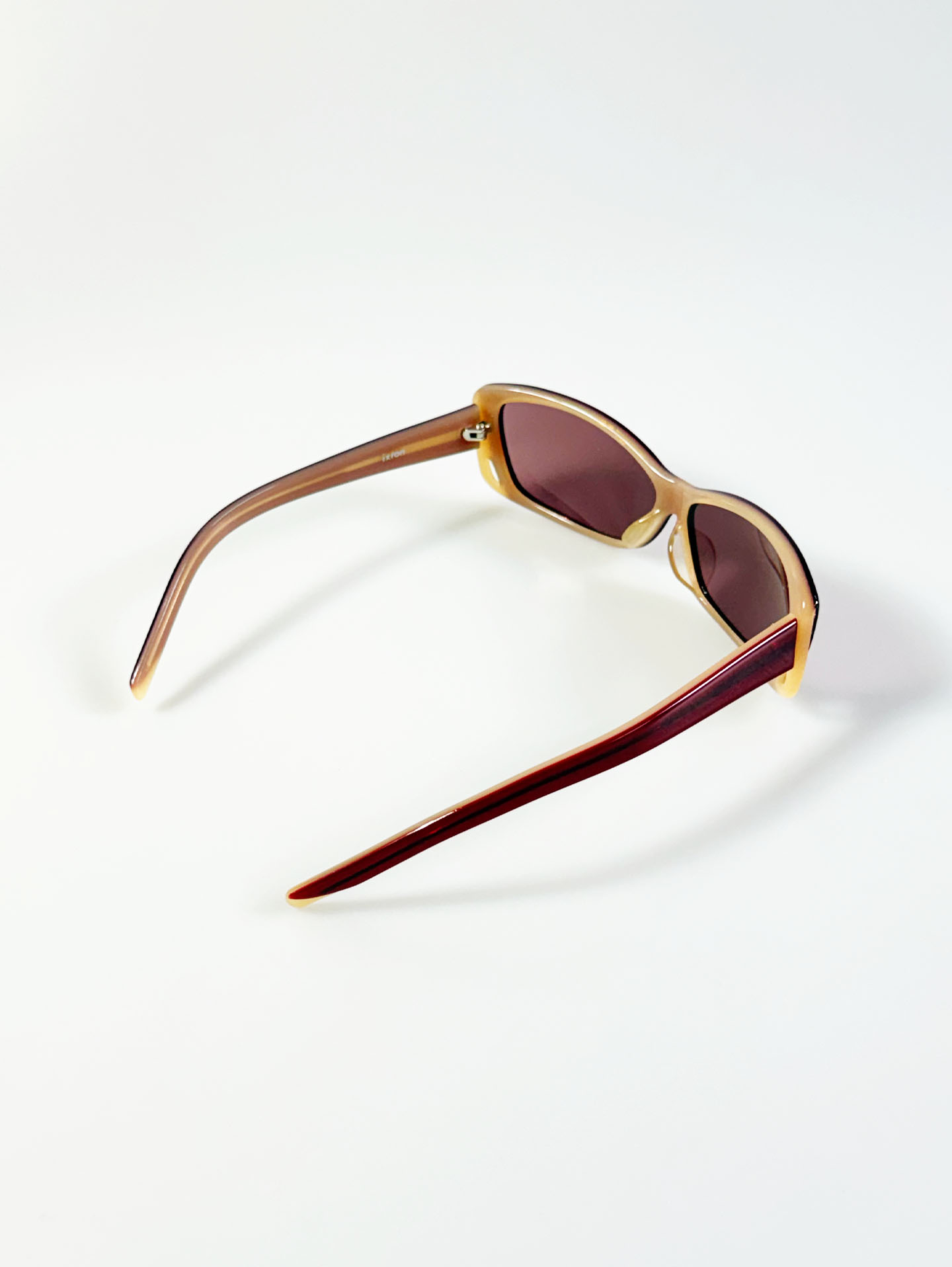 IXRON Bold Cat-Eye Frame Tint Sunglasses