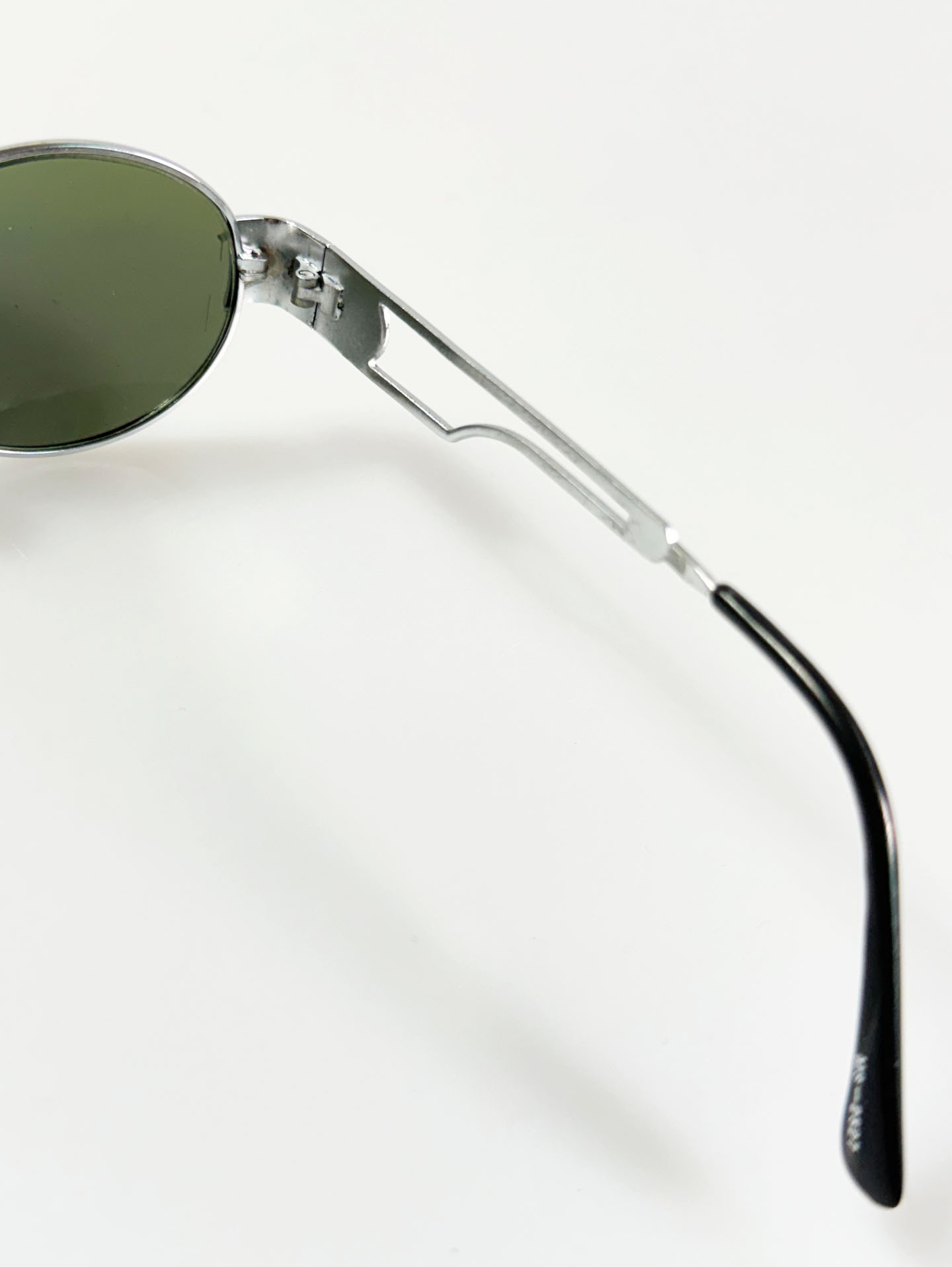 90's VINNY Silver Slim Oval Metal Sunglasses