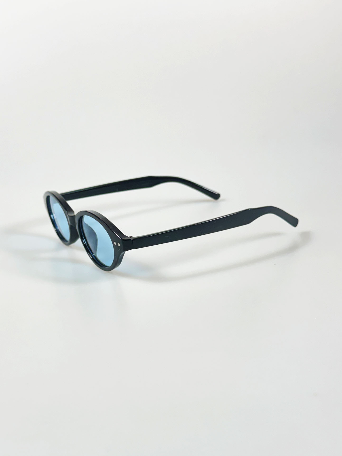Black Oval Bold Frame Blue Tint Sunglasses
