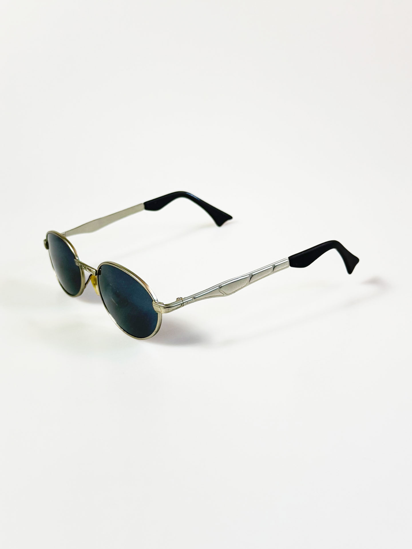 90’s Silver Slim Oval Metal Frame Sunglasses