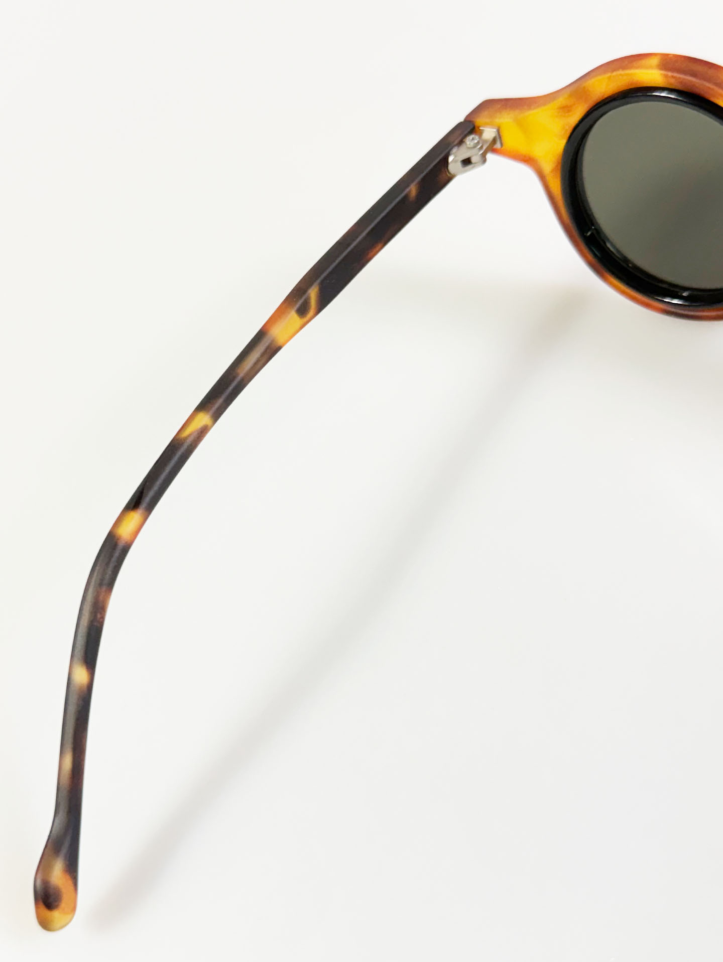 Matte Tortoiseshell Bold Round Frame Sunglasses