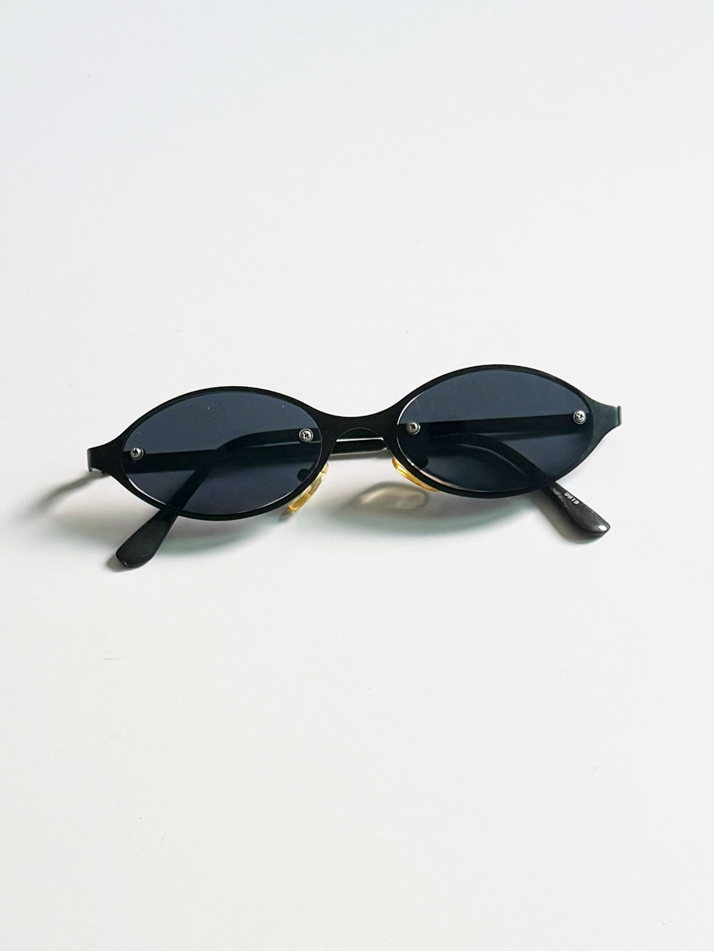 90's Black Slim Oval Metal Frame Sunglasses