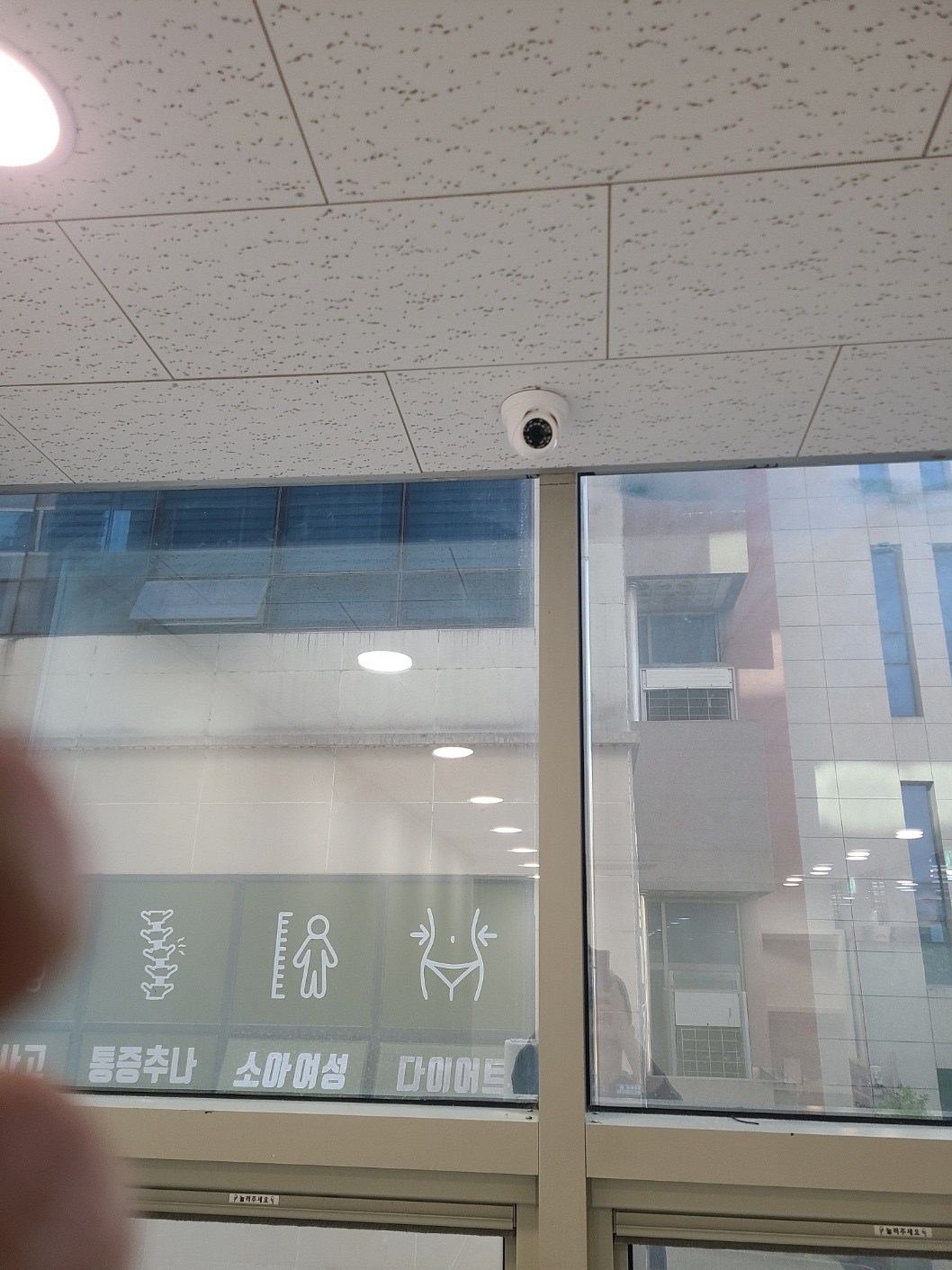 학원 창가 천장 설치형 돔형 CCTV 외부 내부 감시