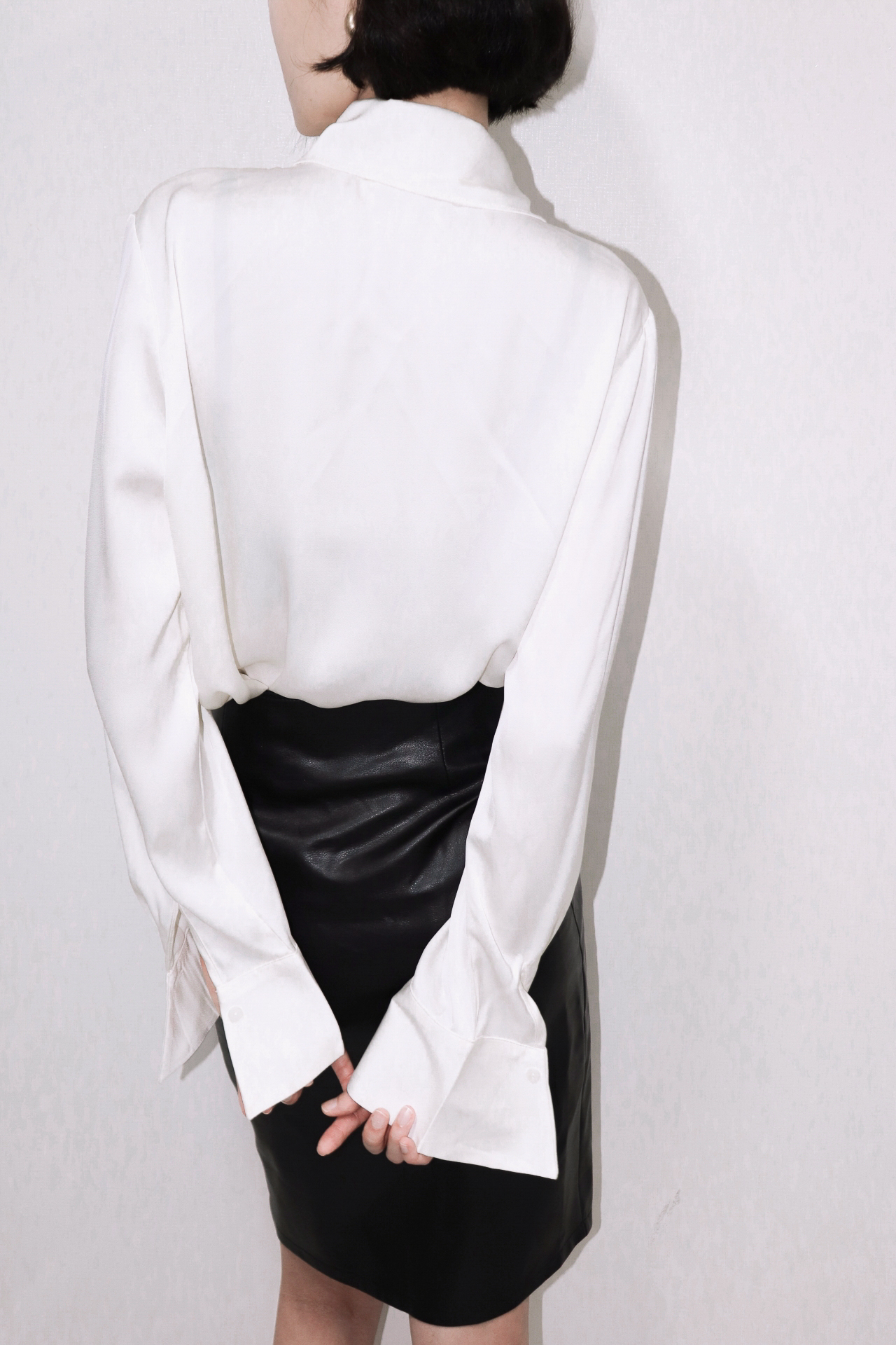Scarf Collar Silky Blouse_Ivory
