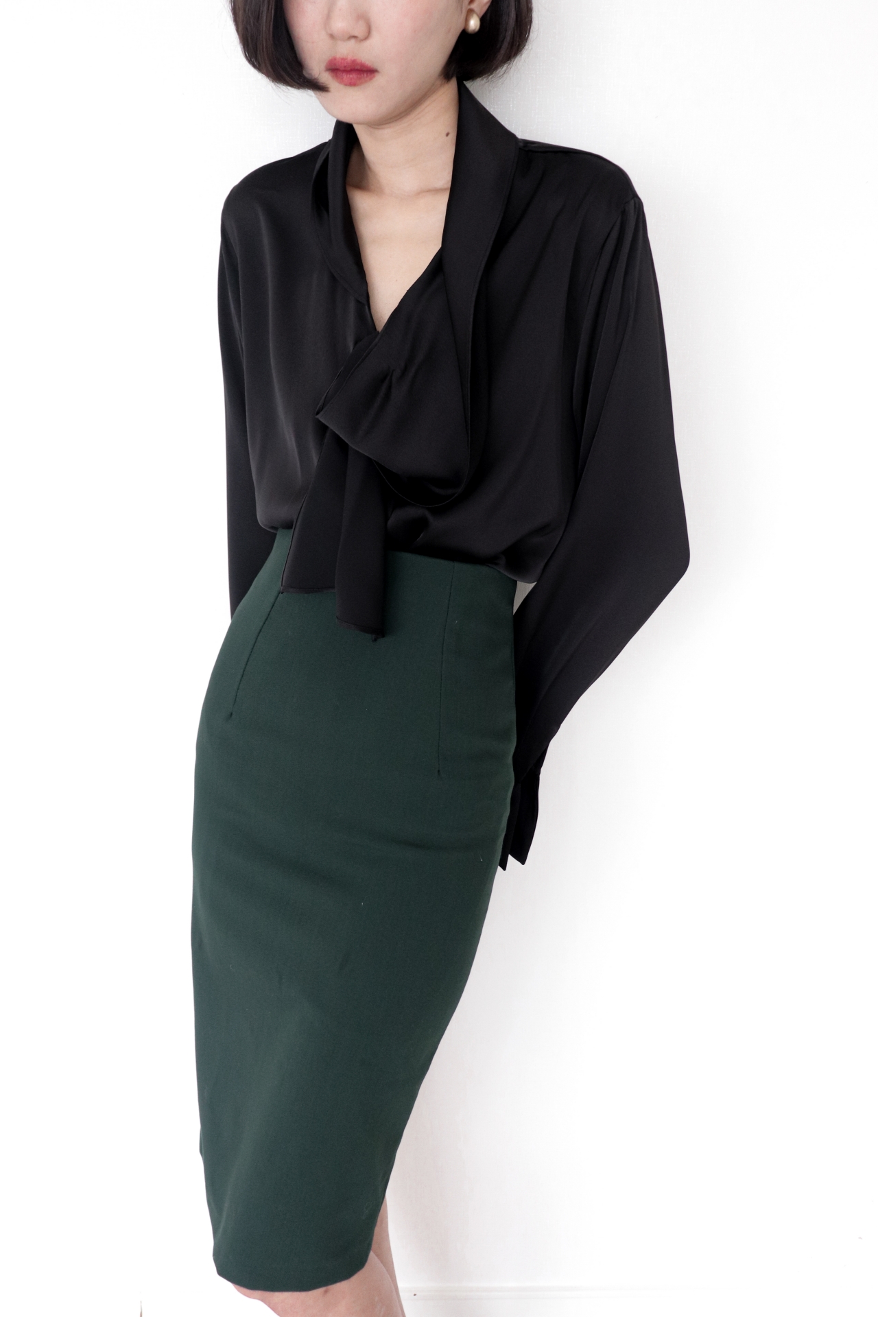 Scarf Collar Silky Blouse_Black