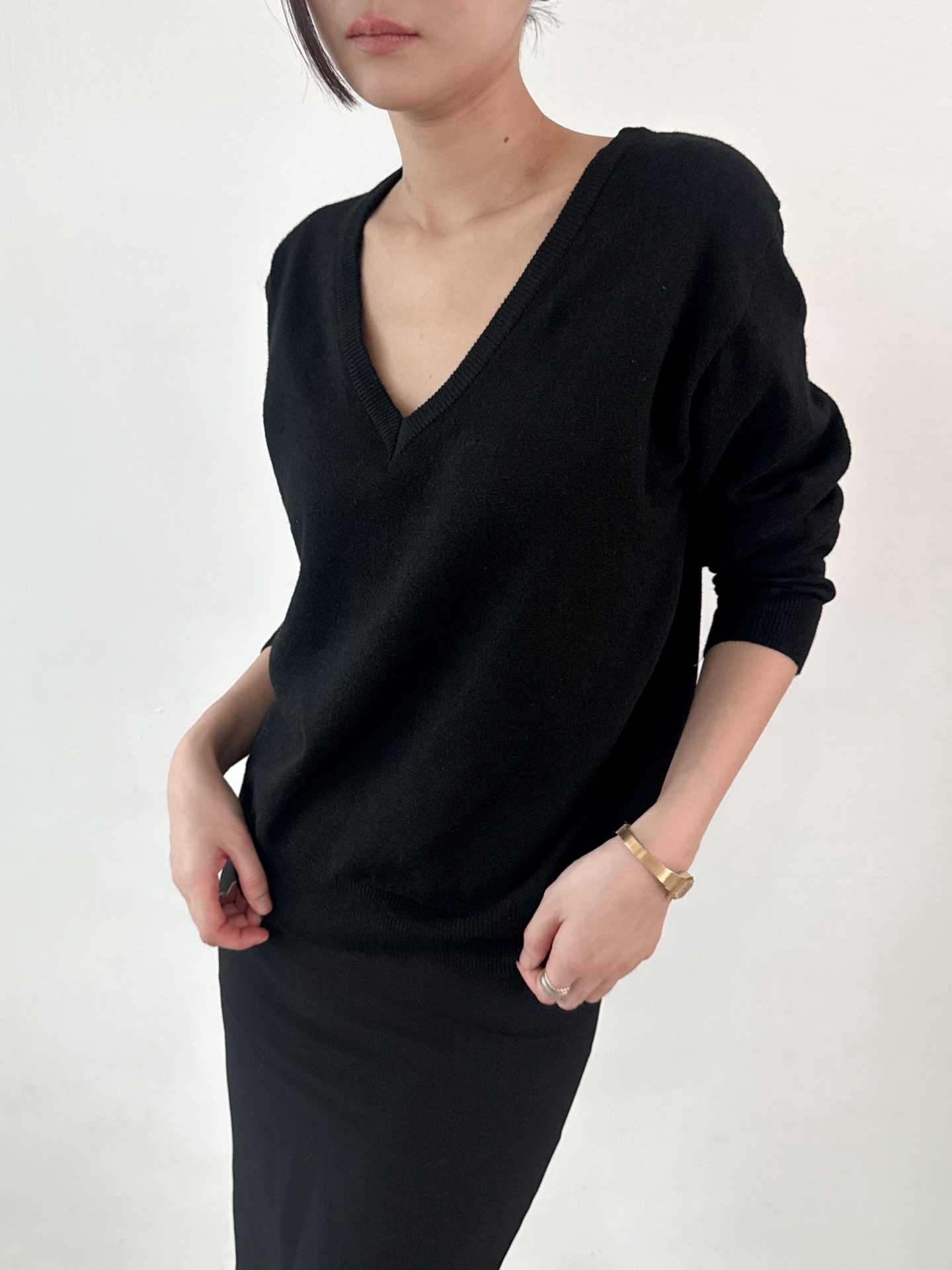 Relaxed Deep V-Neck Knit_(5 colors)