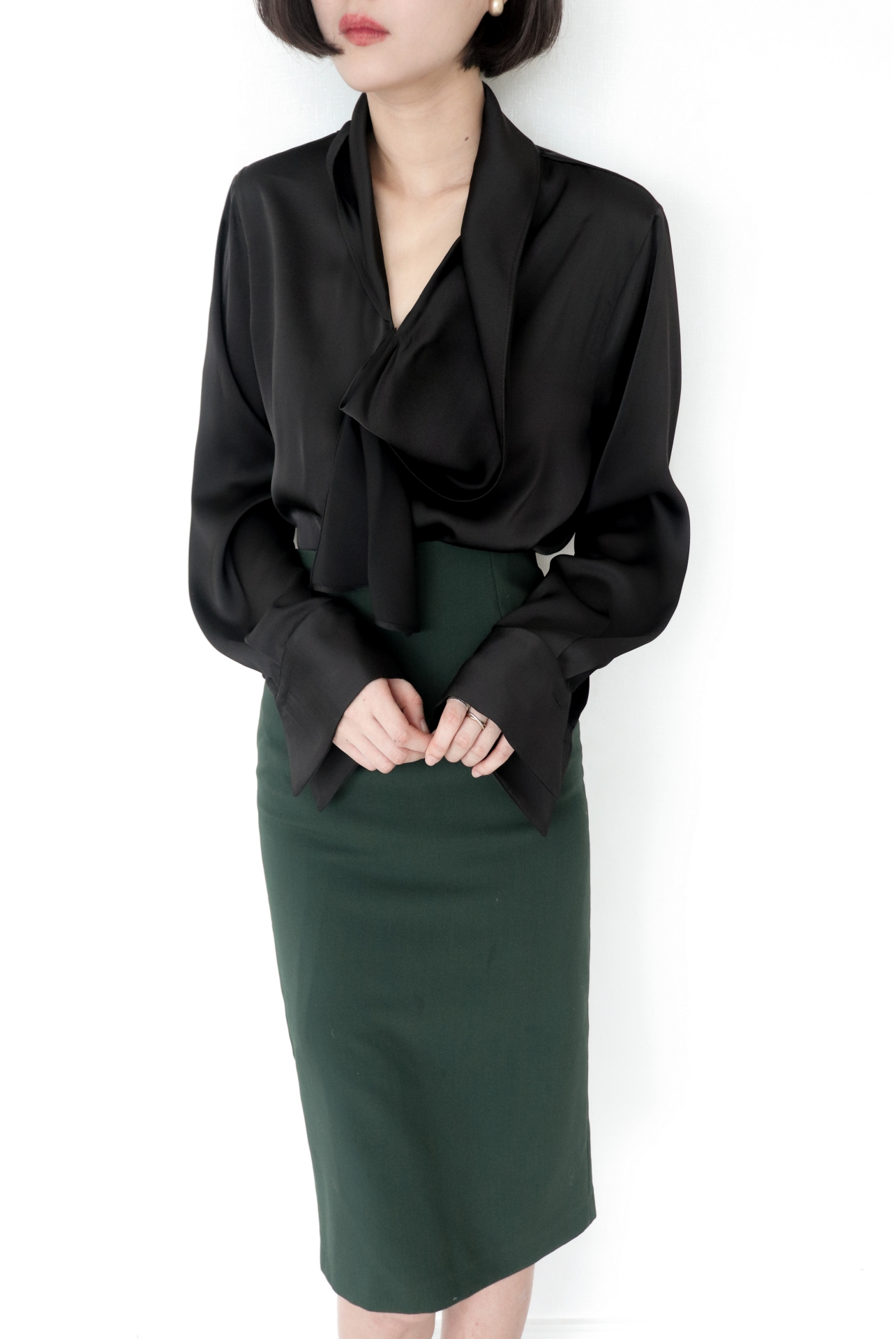 Scarf Collar Silky Blouse_Black