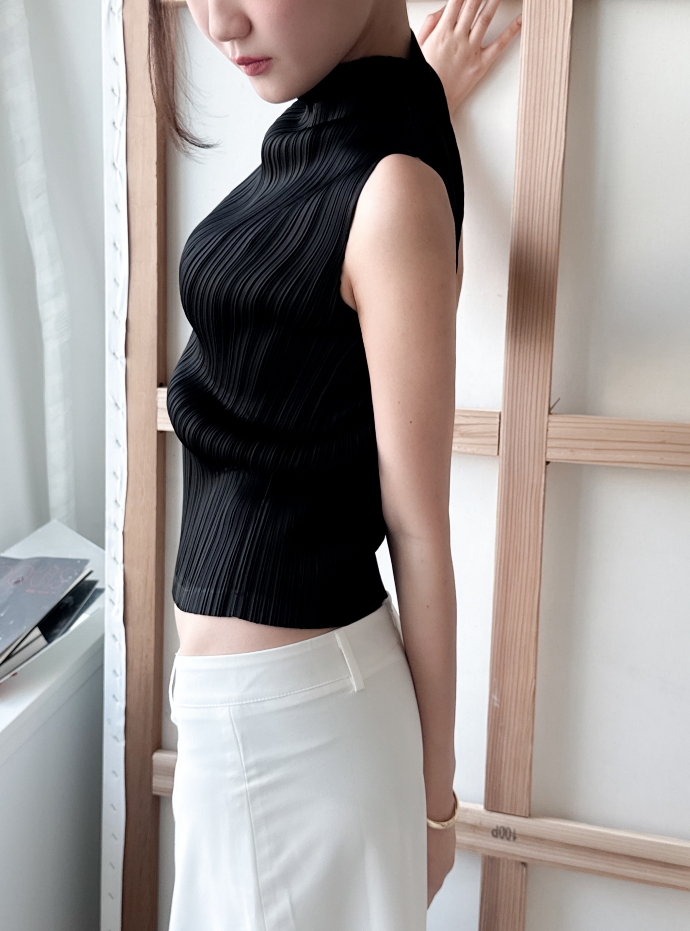 Pleats Mock Neck Sleeveless Top_Ivory