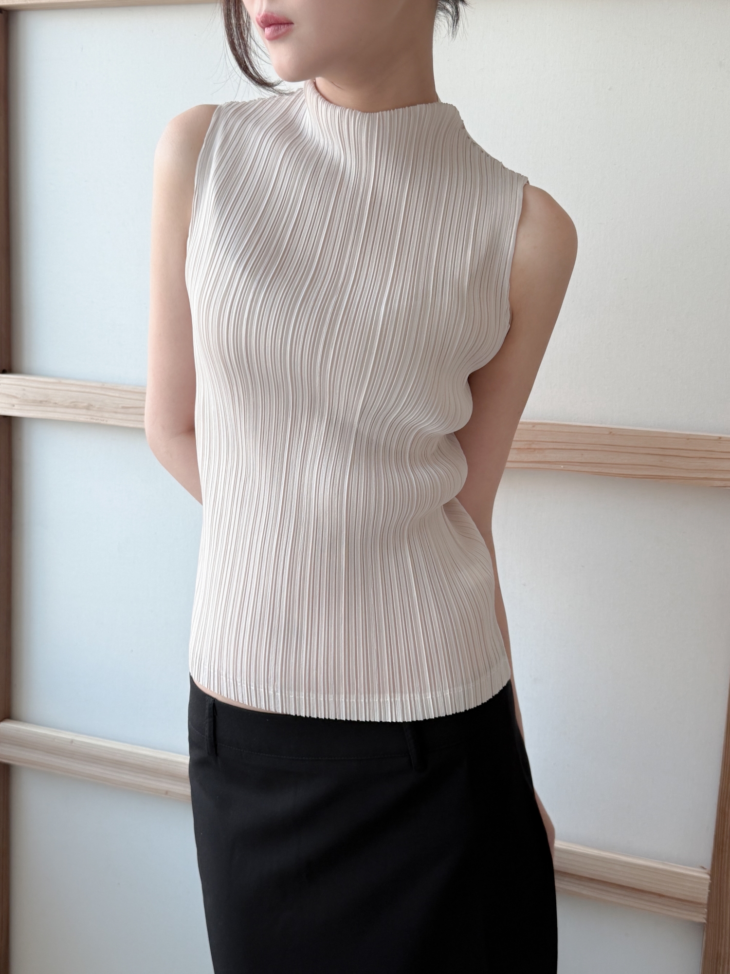 Pleats Mock Neck Sleeveless Top_Ivory