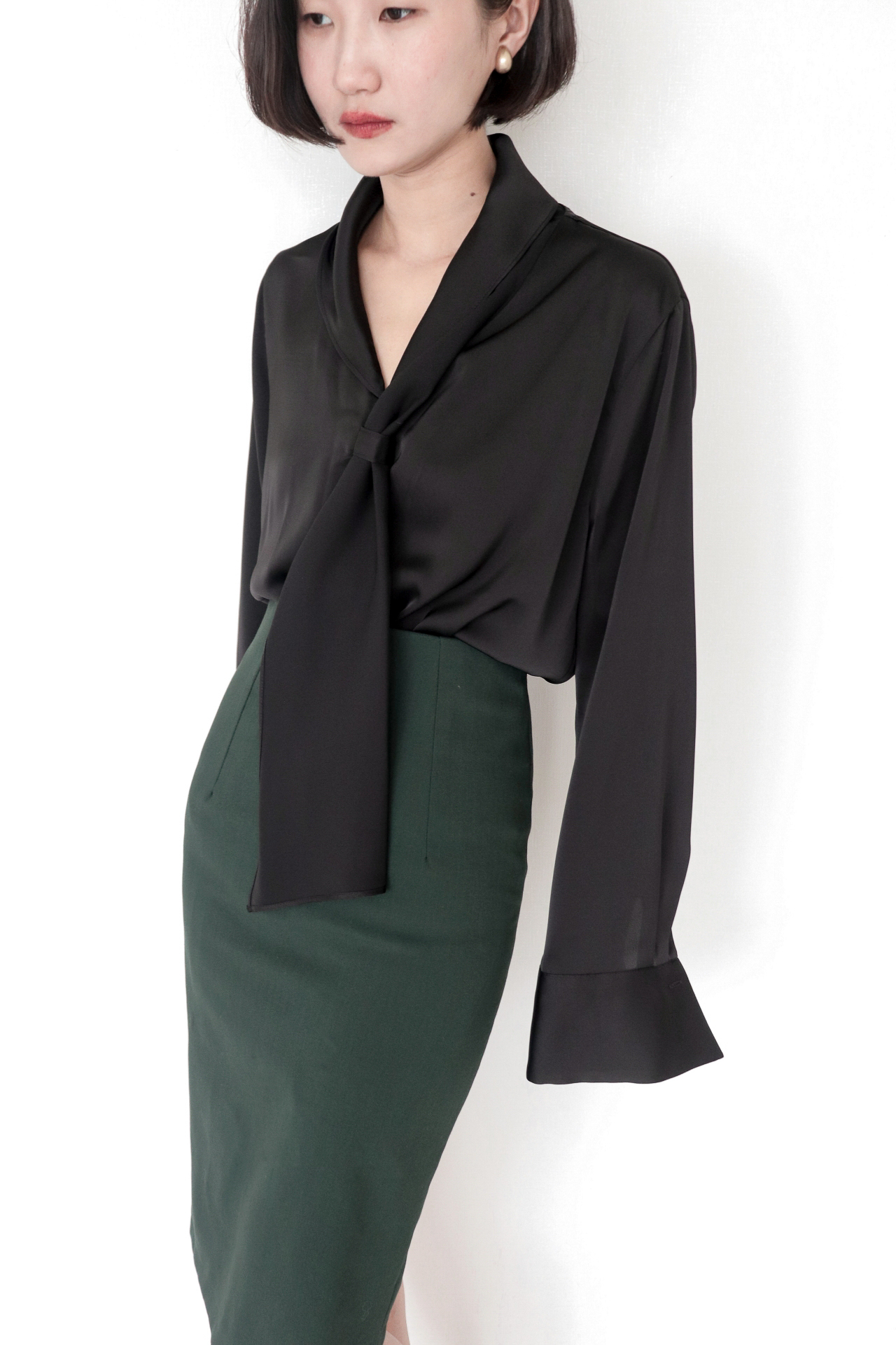 Scarf Collar Silky Blouse_Black