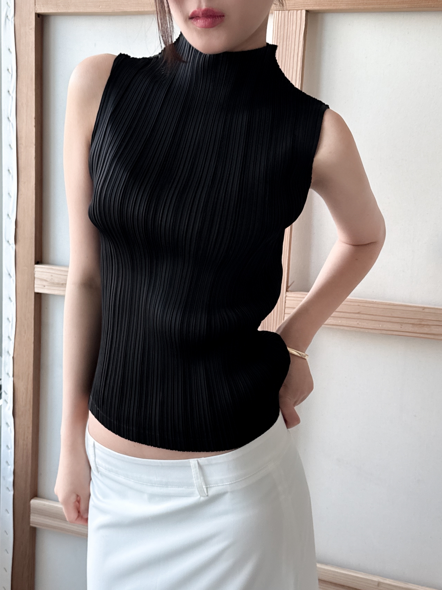 Pleats Mock Neck Sleeveless Top_Ivory