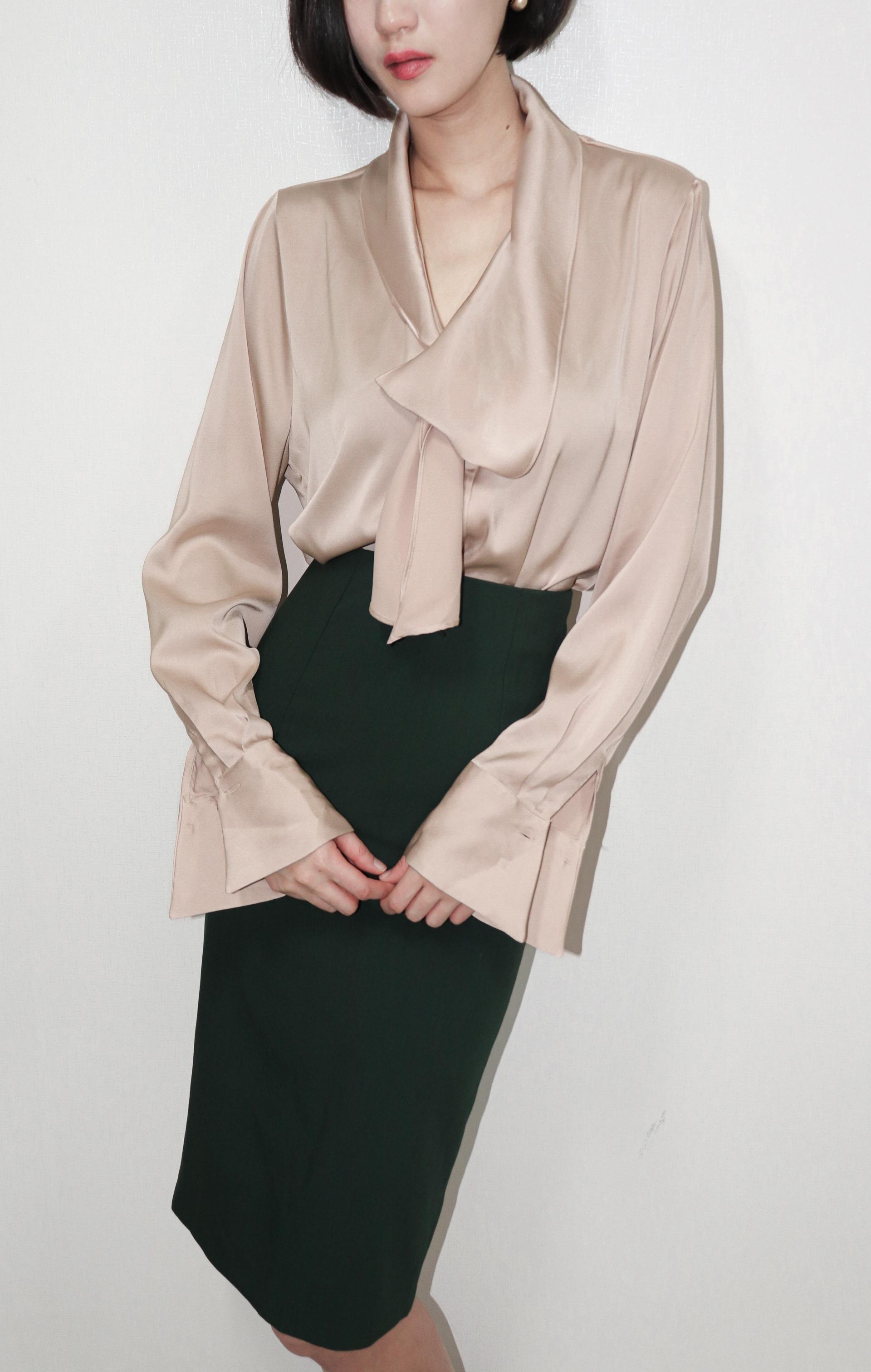 Scarf Collar Silky Blouse_Ivory