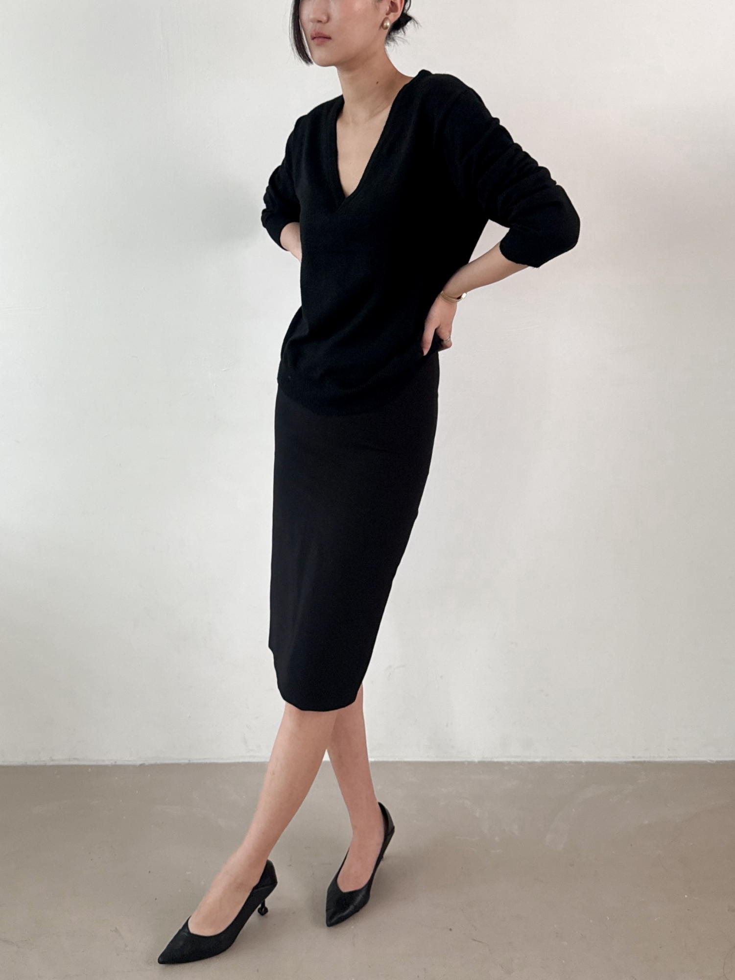 Relaxed Deep V-Neck Knit_(5 colors)