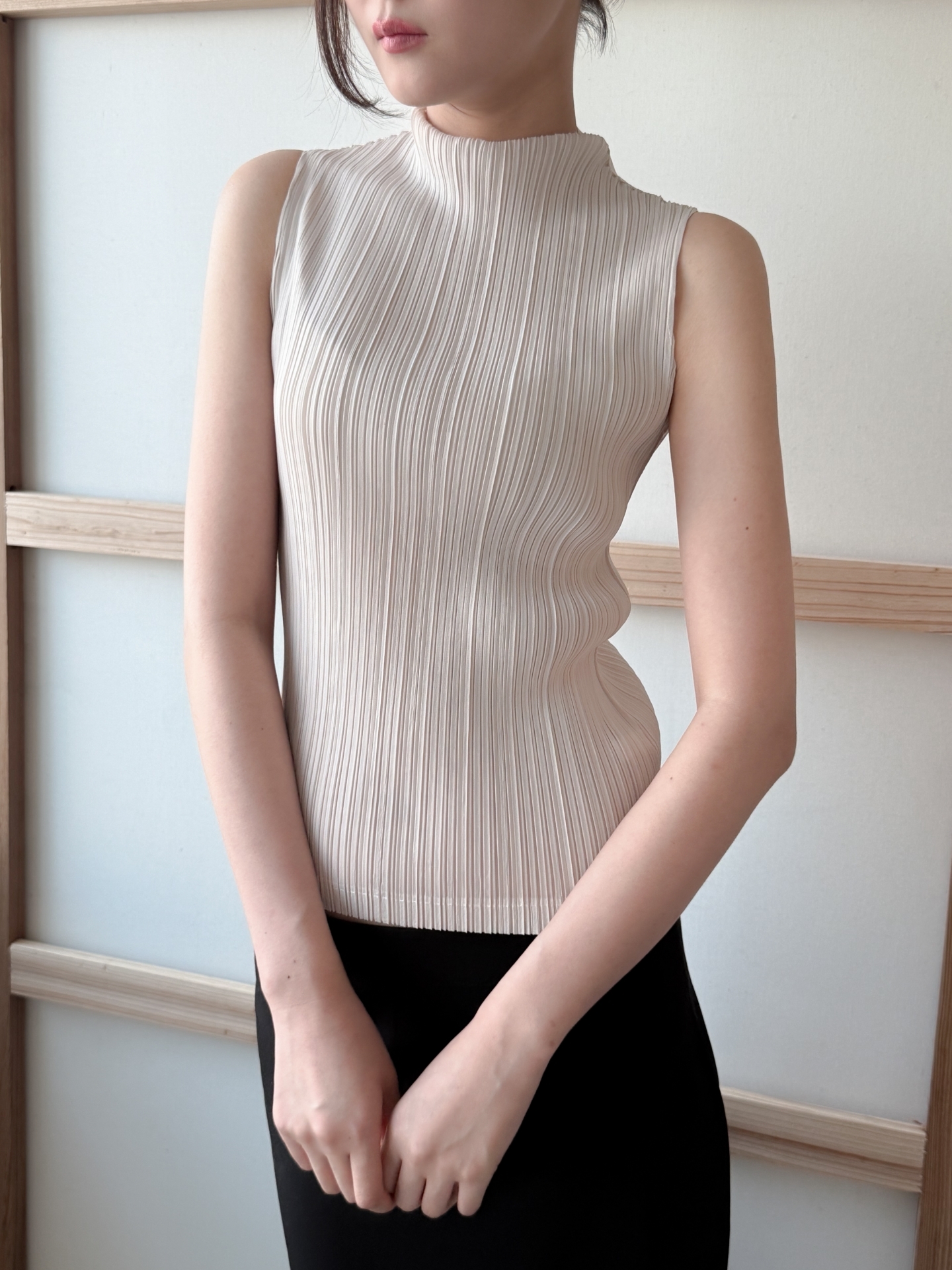 Pleats Mock Neck Sleeveless Top_Ivory
