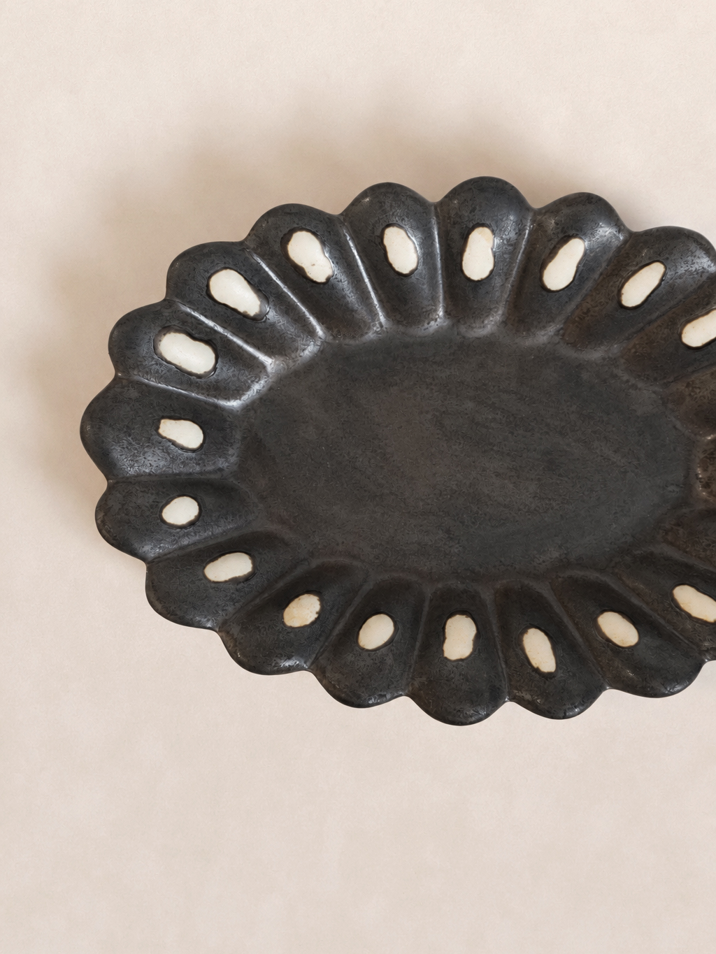 Black Flower Plate