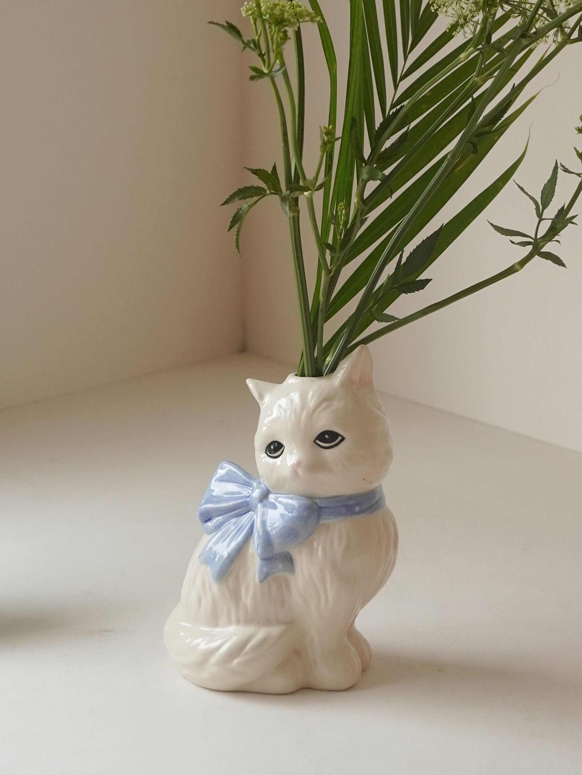 Ribbon Kitty Vase