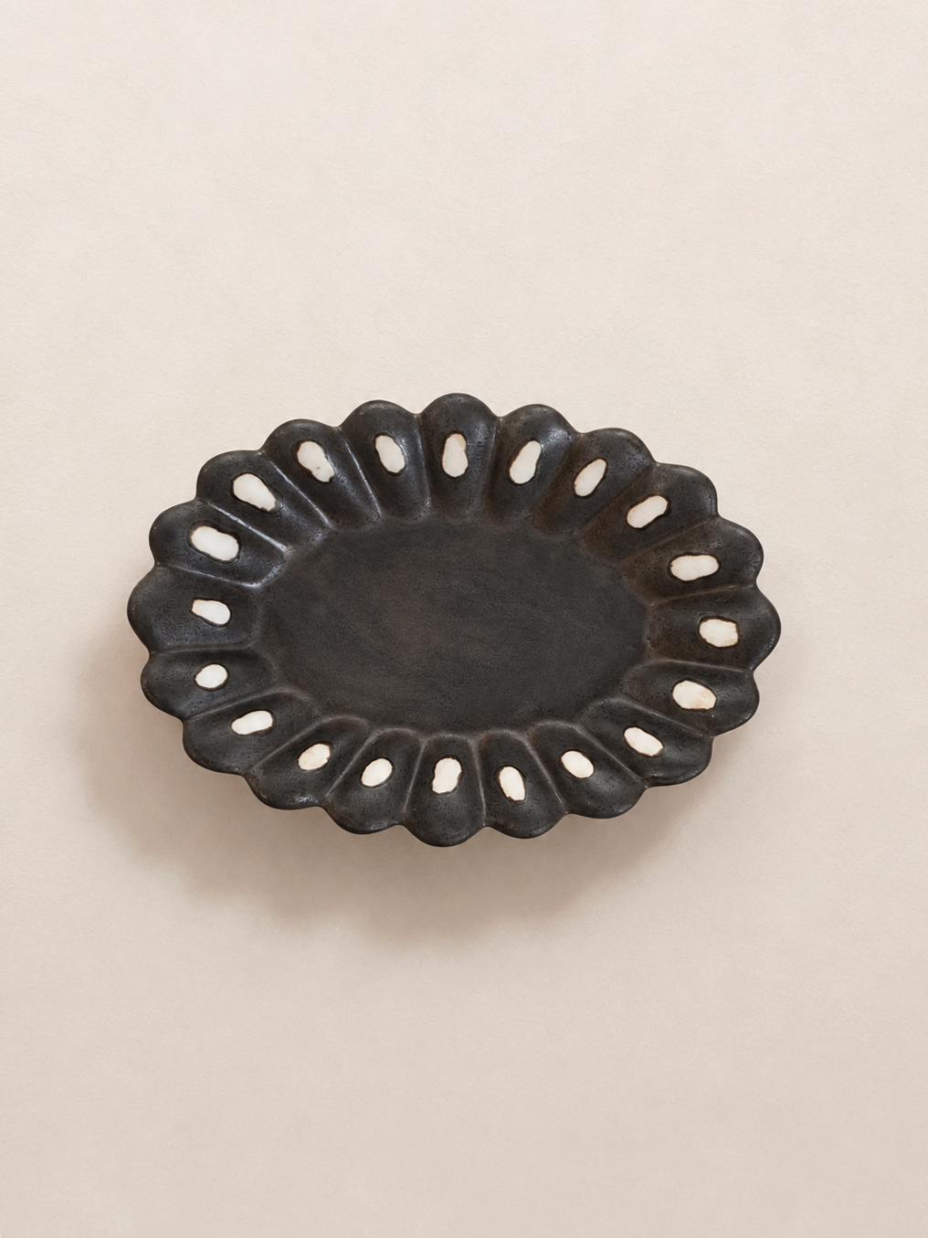 Black Flower Plate