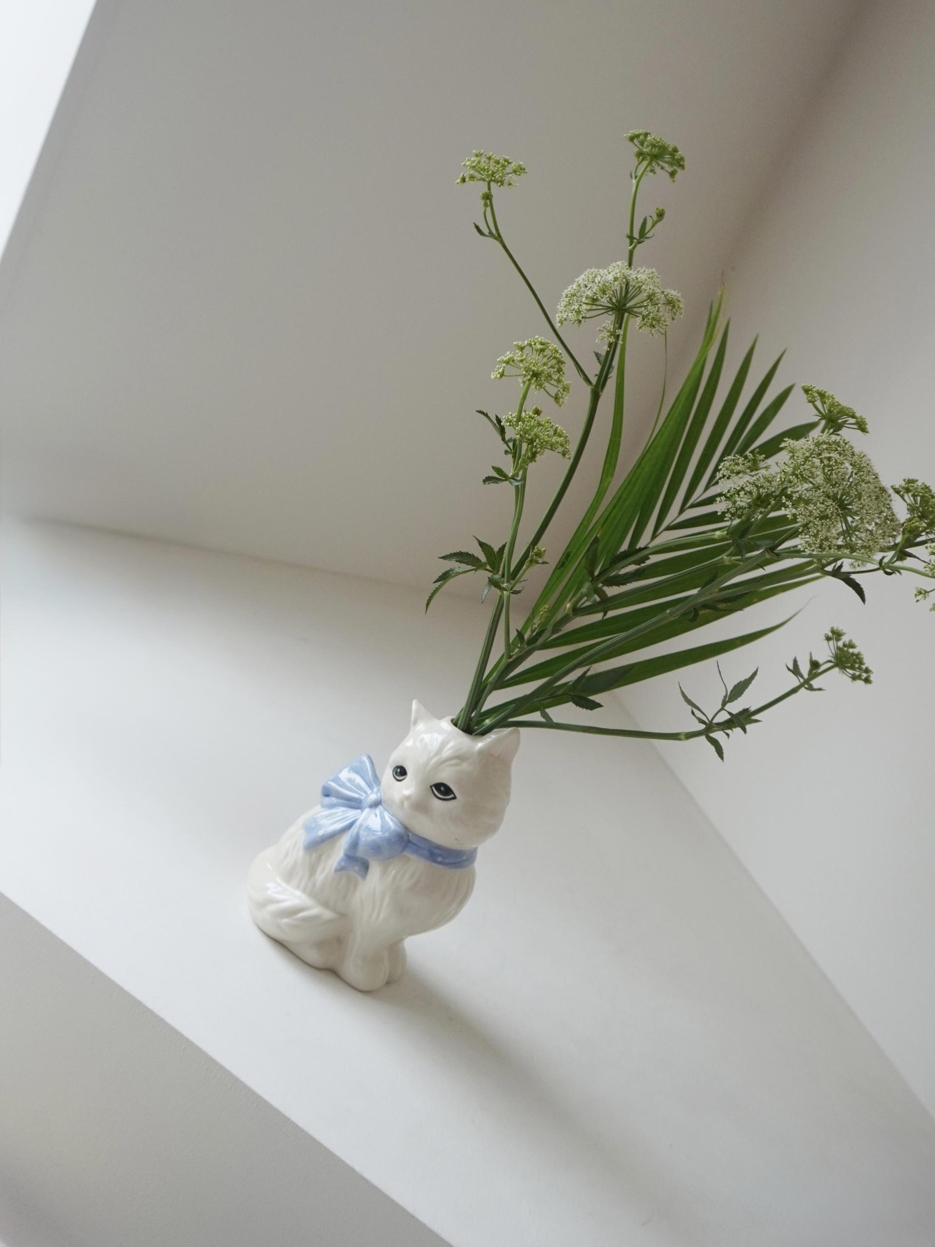 Ribbon Kitty Vase