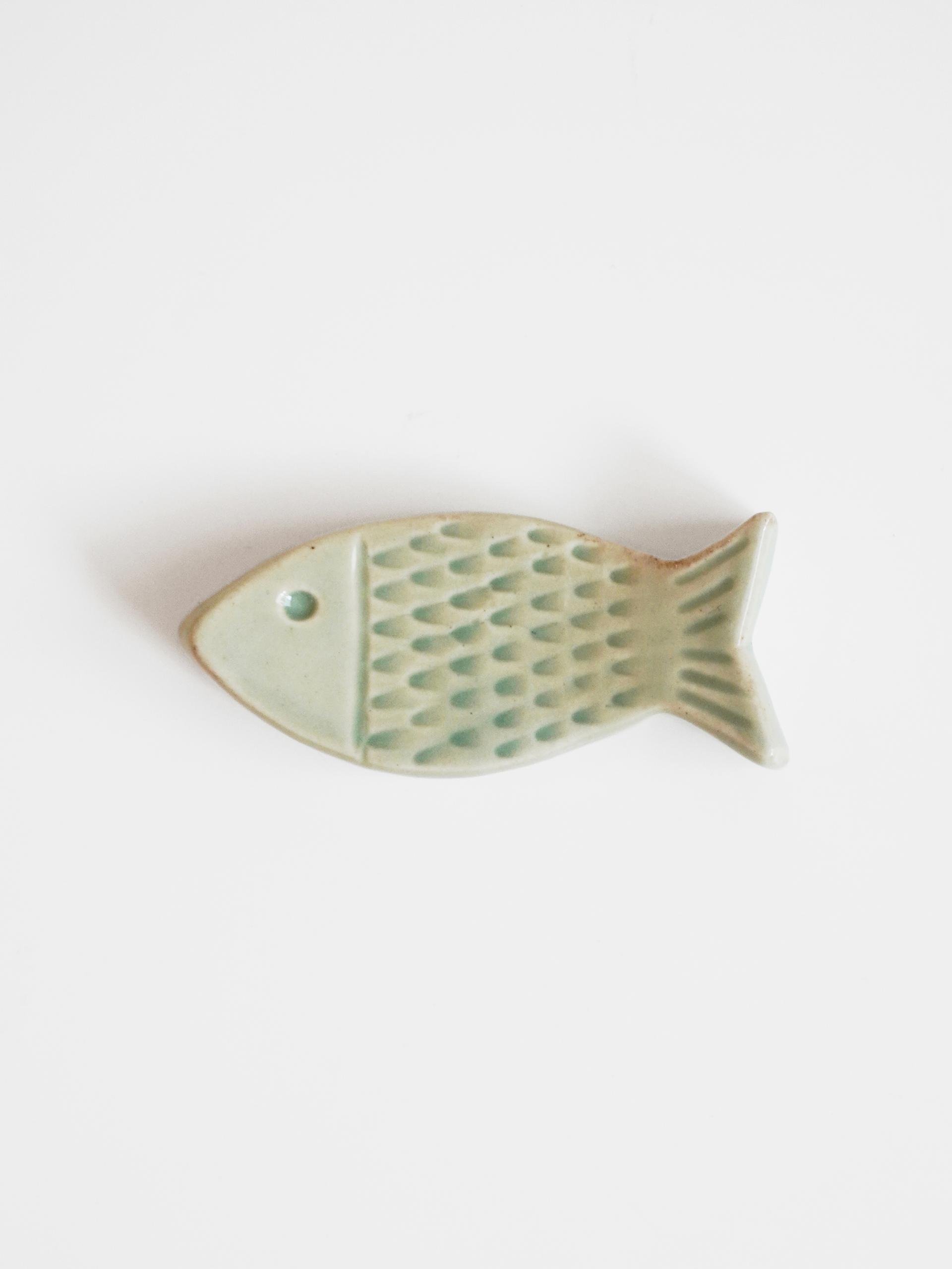 Fish Chopsticks Stand (2 Color)