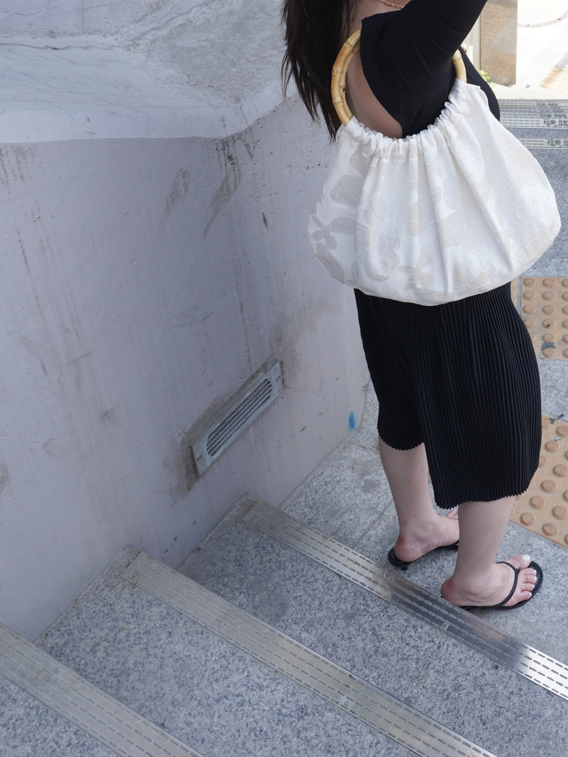 Glow Bamboo Handle Bag - White