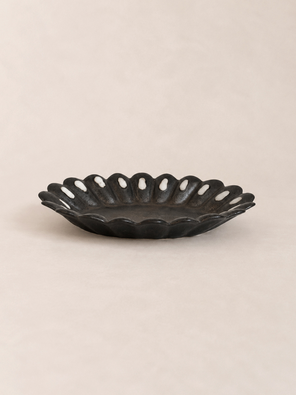 Black Flower Plate
