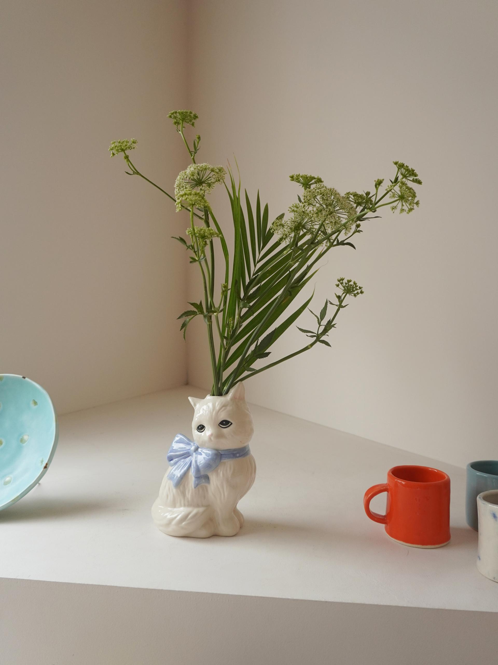 Ribbon Kitty Vase
