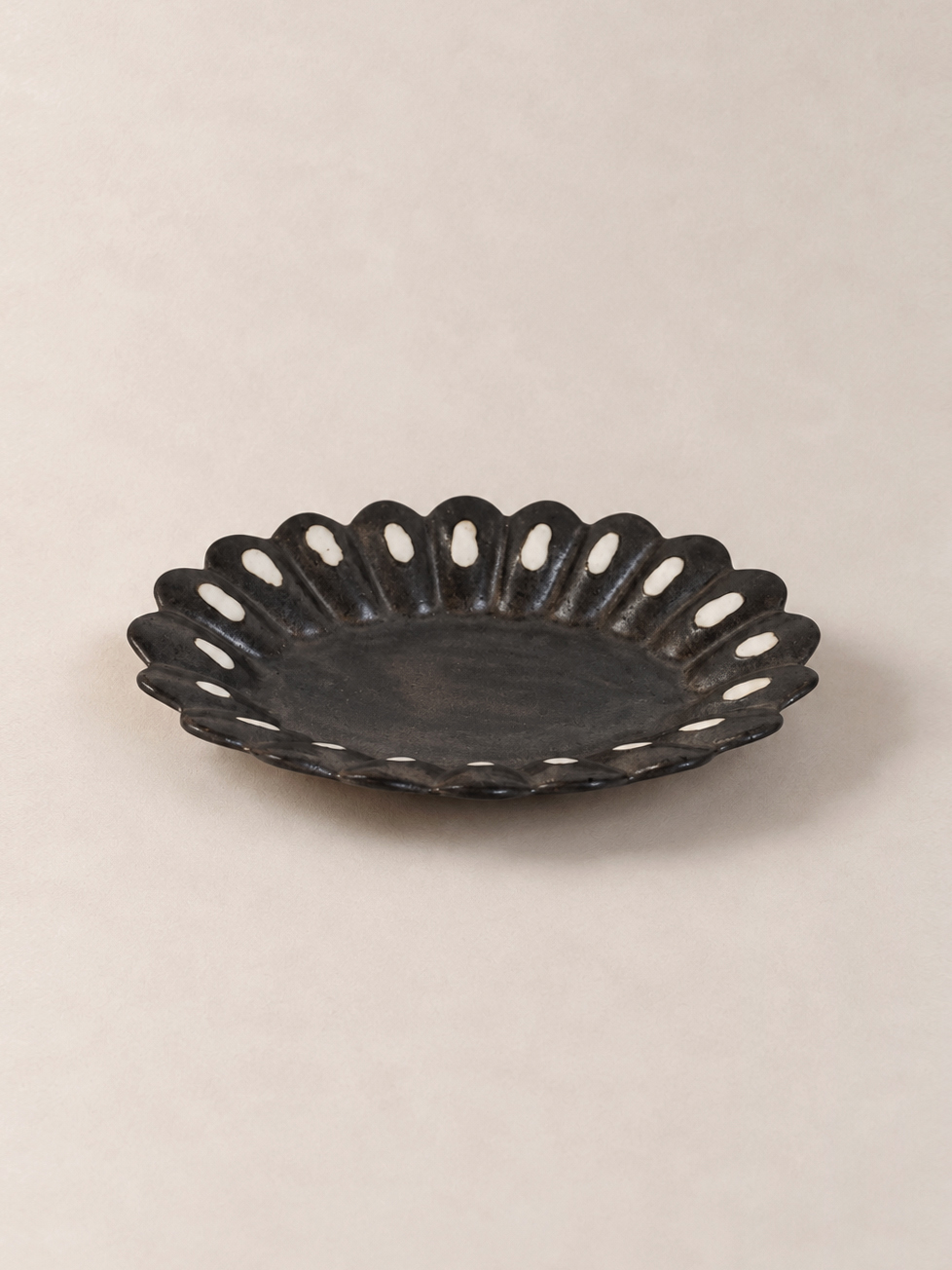 Black Flower Plate