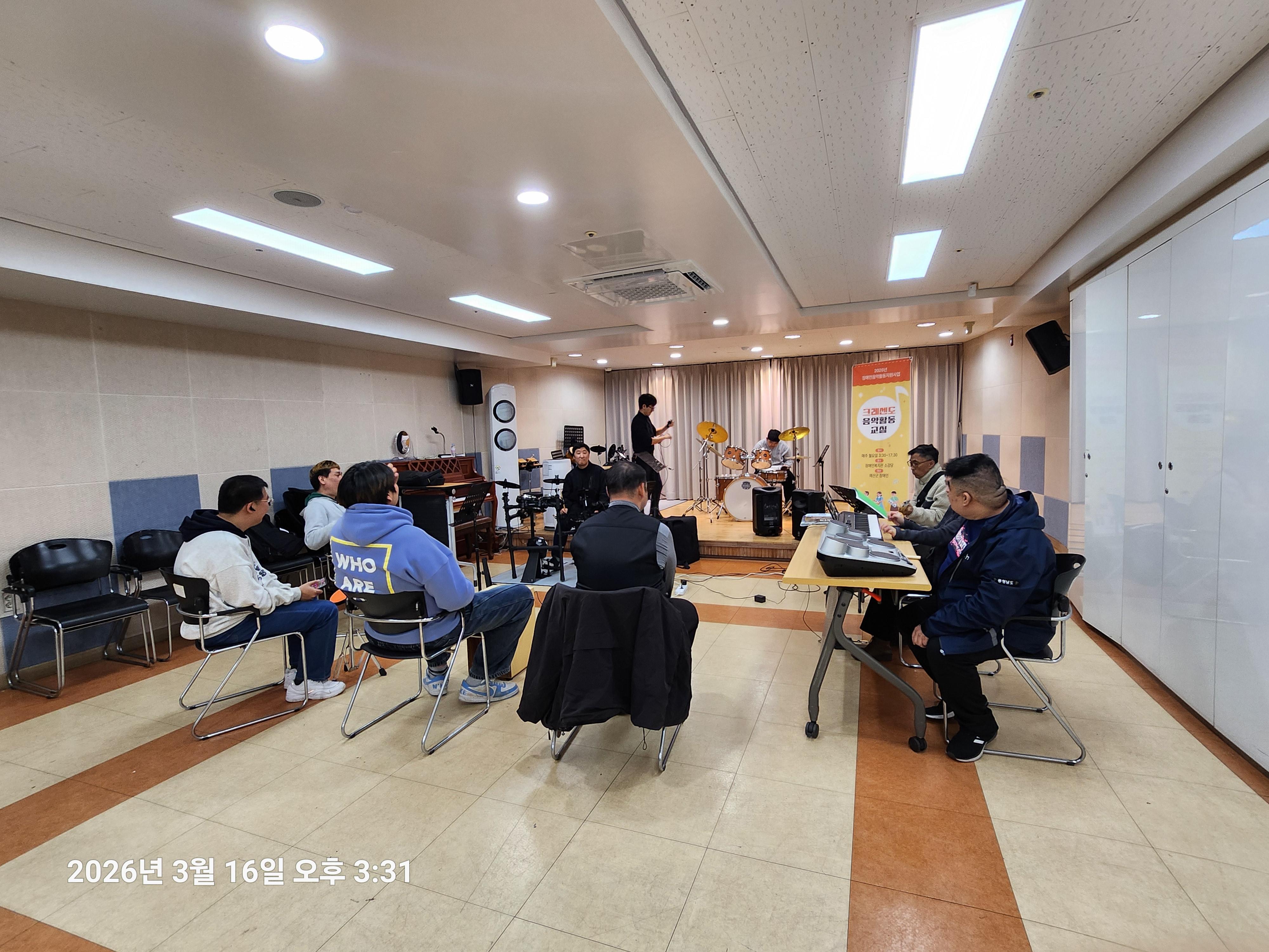 6feed4c3a0565.jpg