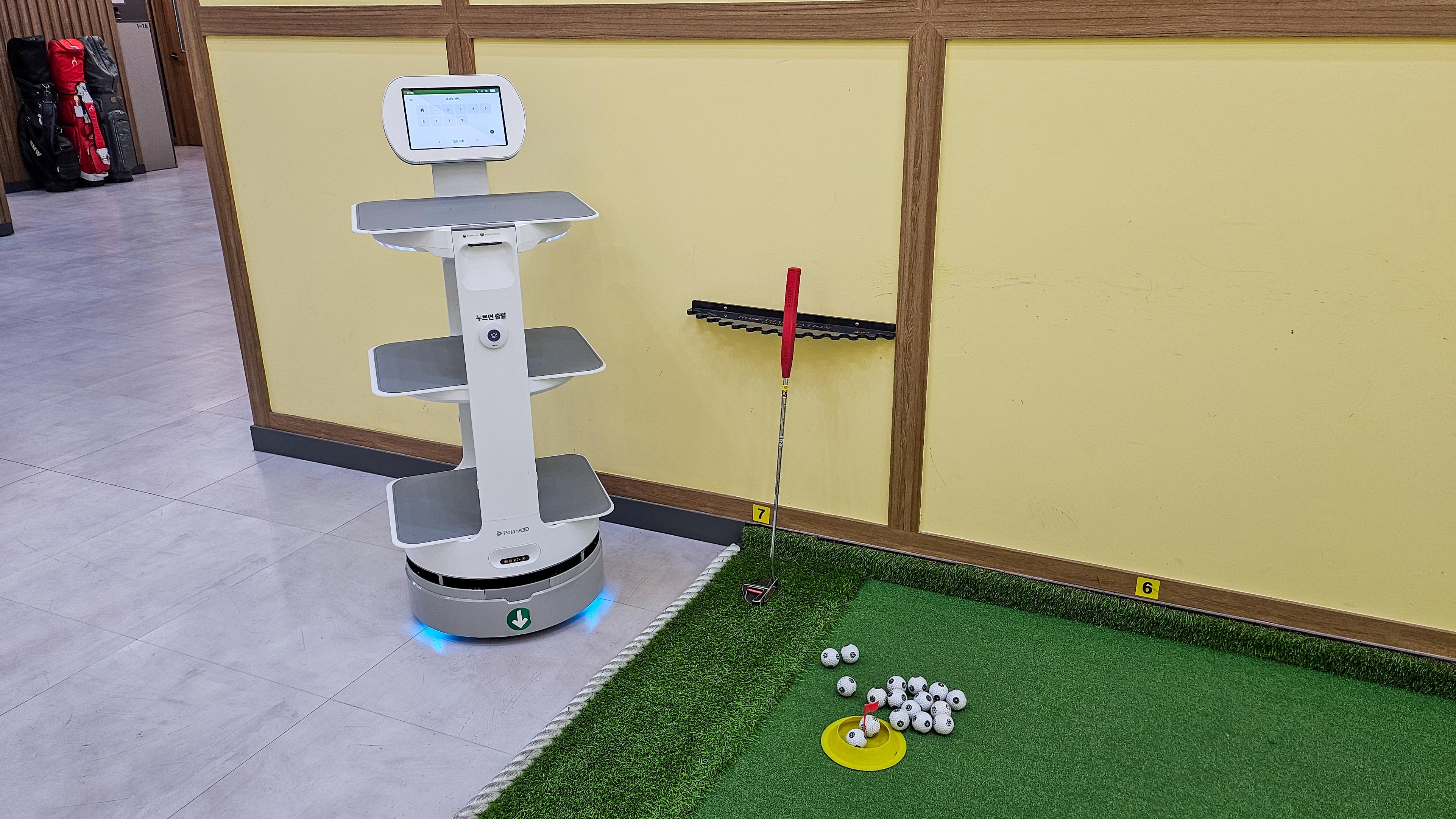 프렌즈스크린 서빙로봇 이리온2