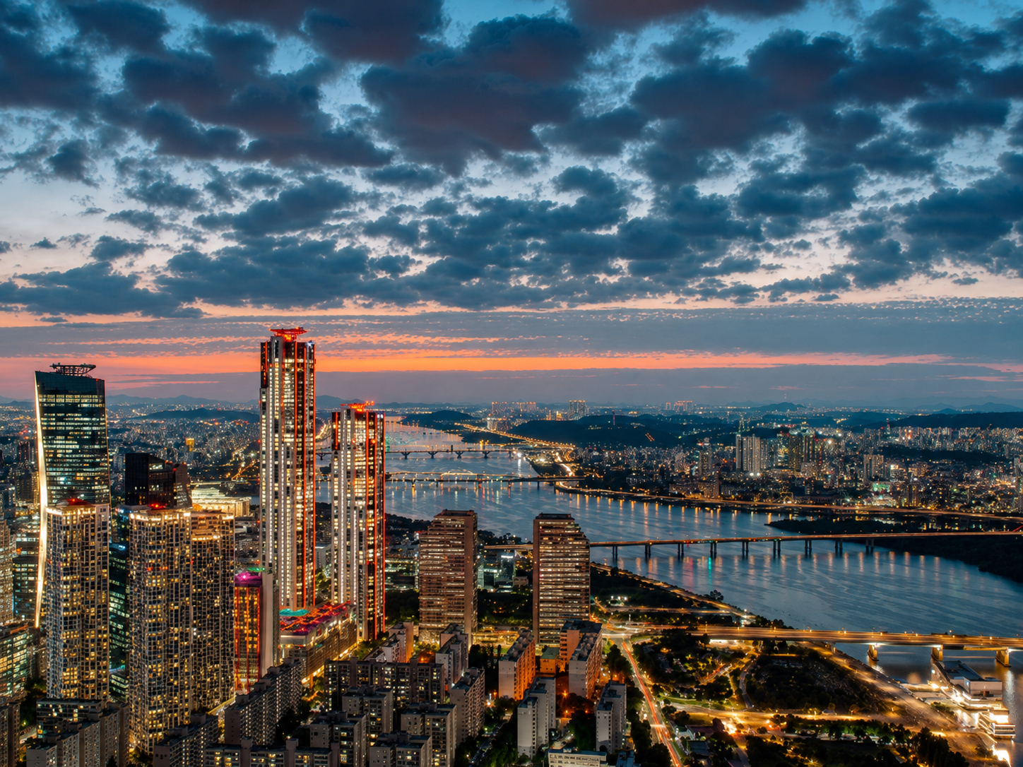 [WED&SAT] Seoul Evening-to-Night Tour: Market Food, Han River Cruise, Scenic Viewpoint