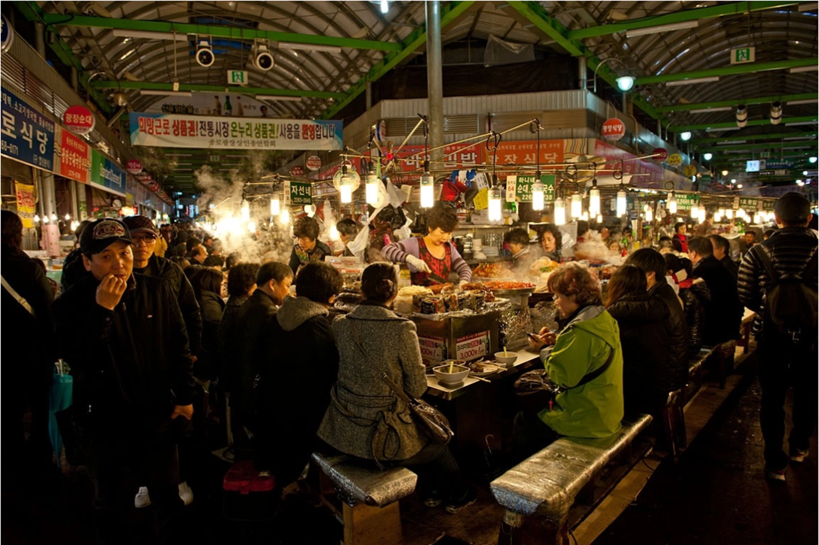[WED &SAT]Seoul Evening-to-Night Tour: Market Food, Han River Ramen & Cruise, Local Scenic Viewpoint