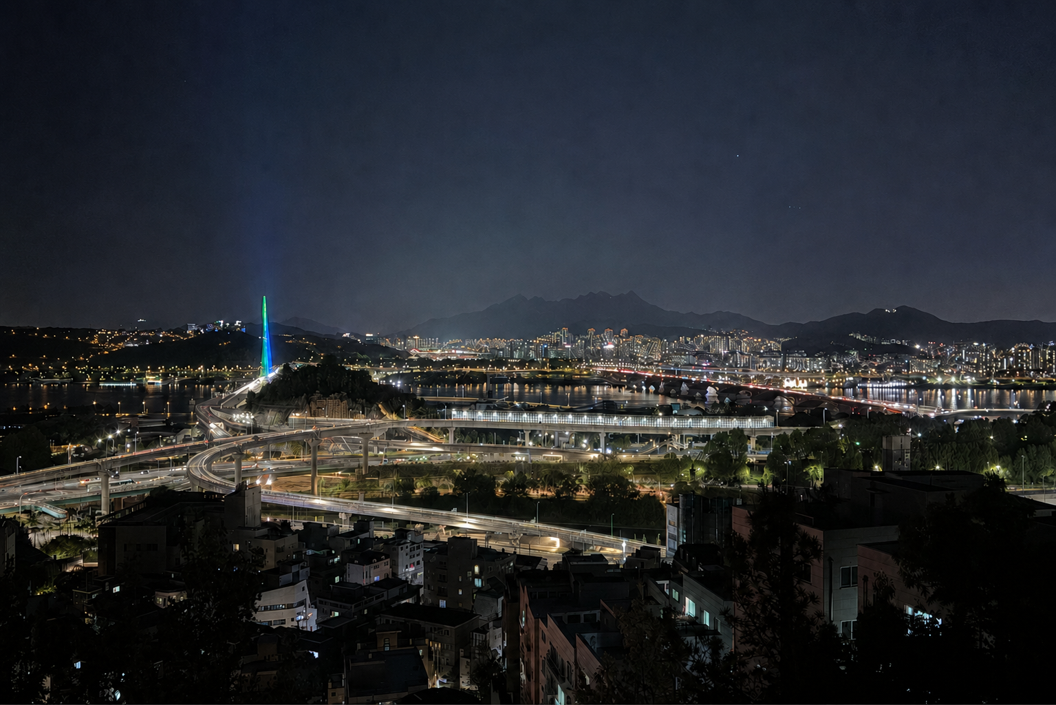 [WED&SAT] Seoul Evening-to-Night Tour: Market Food, Han River Cruise, Scenic Viewpoint