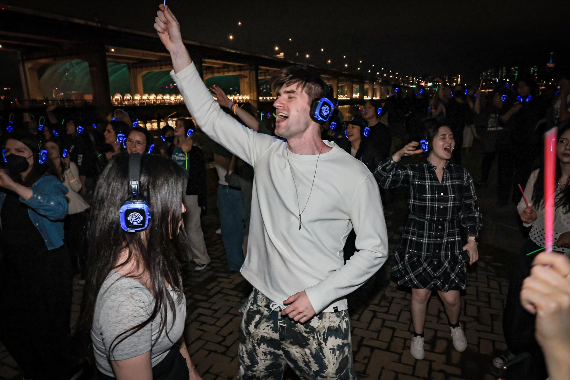 7954c87911d55.jpg