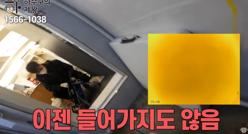 배관 내부가 기름과 슬러지로 막혀 내시경 장비가 더 이상 들어가지 못하는 모습