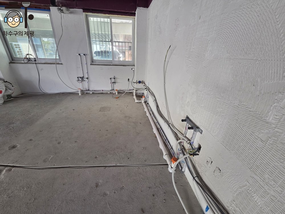 송파구 문정동 식당 건식주방 벽체 노출 배관 정리 시공