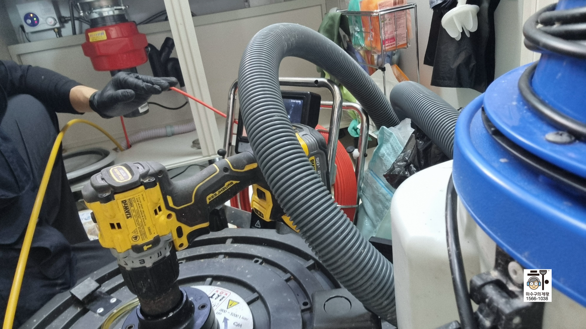 평택시 비전동 아파트 싱크대 배관청소 중 내시경 점검 및 샤프트 작업