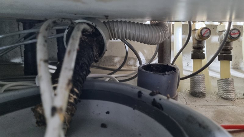 화성시 남양읍 우림필유아파트 싱크대 물 역류 하수구 청소 전 모습