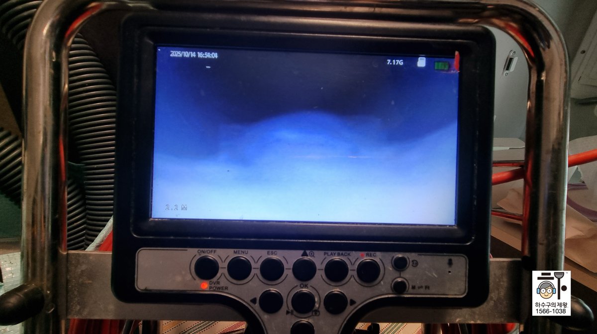 싱크대 배관 구조 및 청소 완료 후 깔끔해진 배관 모습