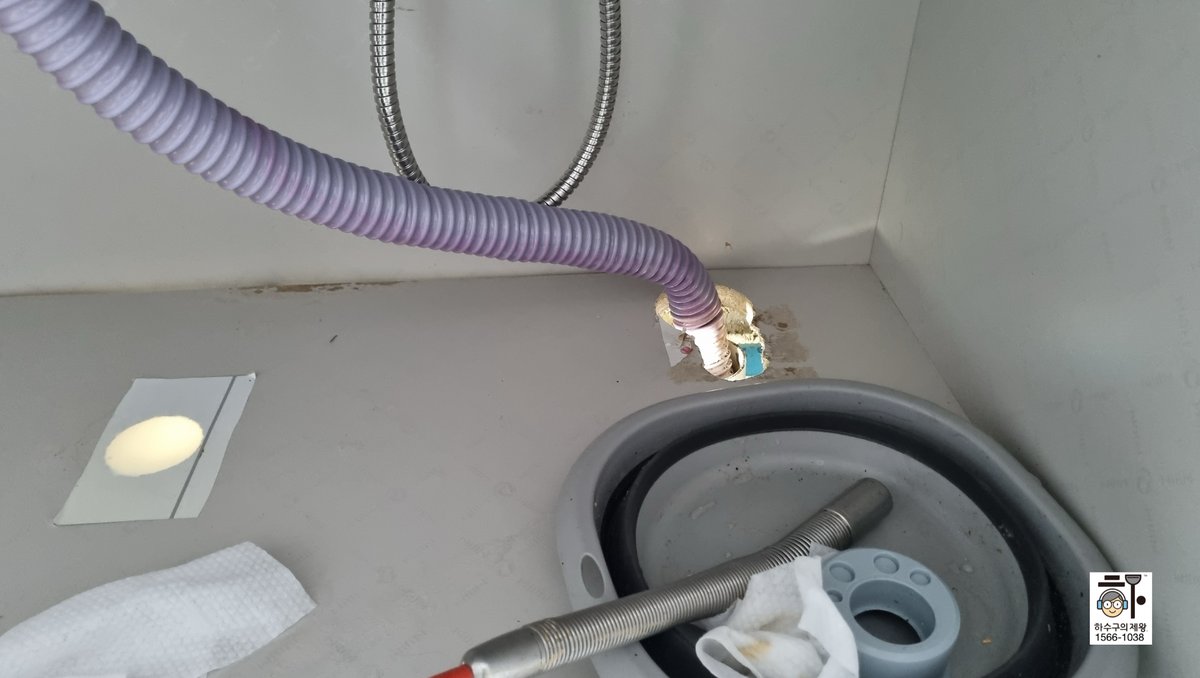 부천 소사동 싱크대 배수관 점검 전 모습 — 하수구 청소 준비 현장