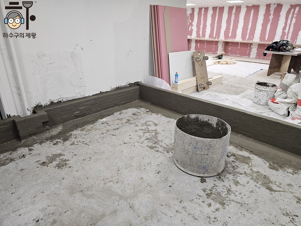 식당 주방 우레탄 방수공사 방수턱 형성 시공 현장