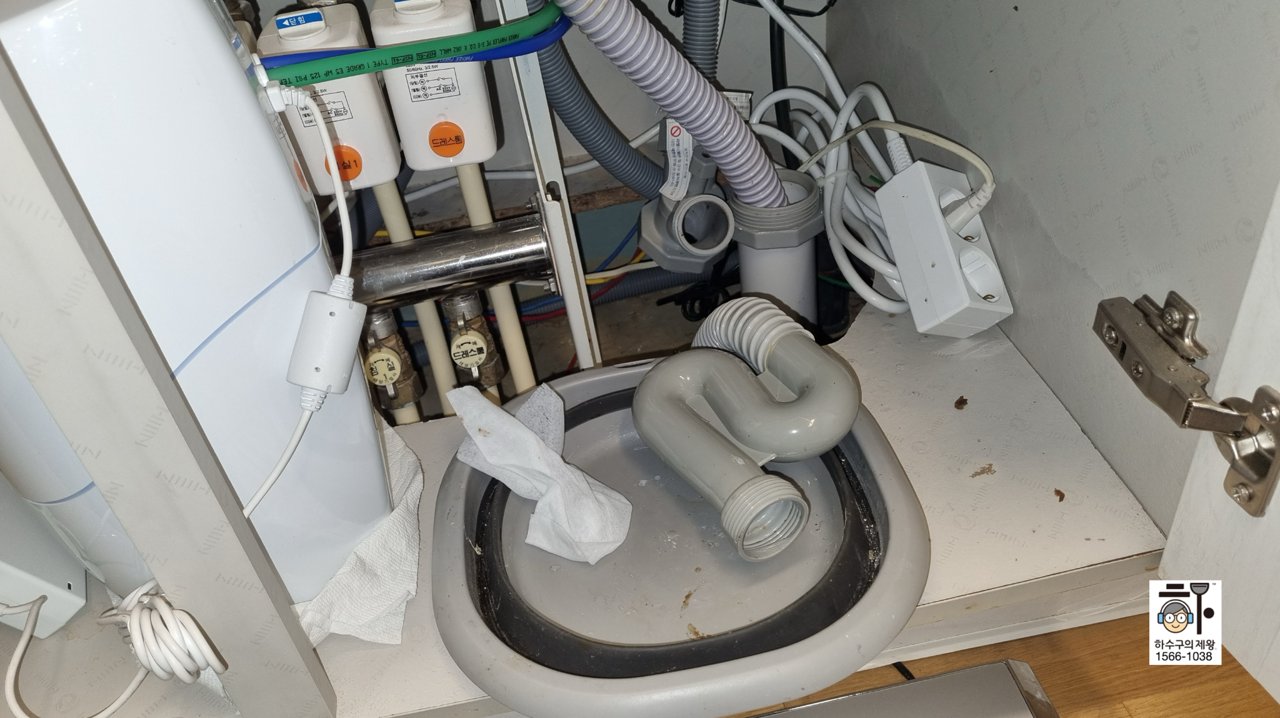 마포구 아현동 아파트 싱크대 배수관 분리 및 점검 과정