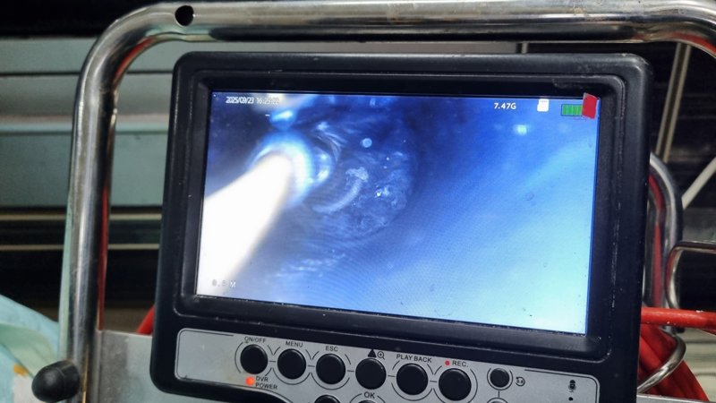 화성시 싱크대 배관에 붙은 기름때를 샤프트로 스케일링 청소